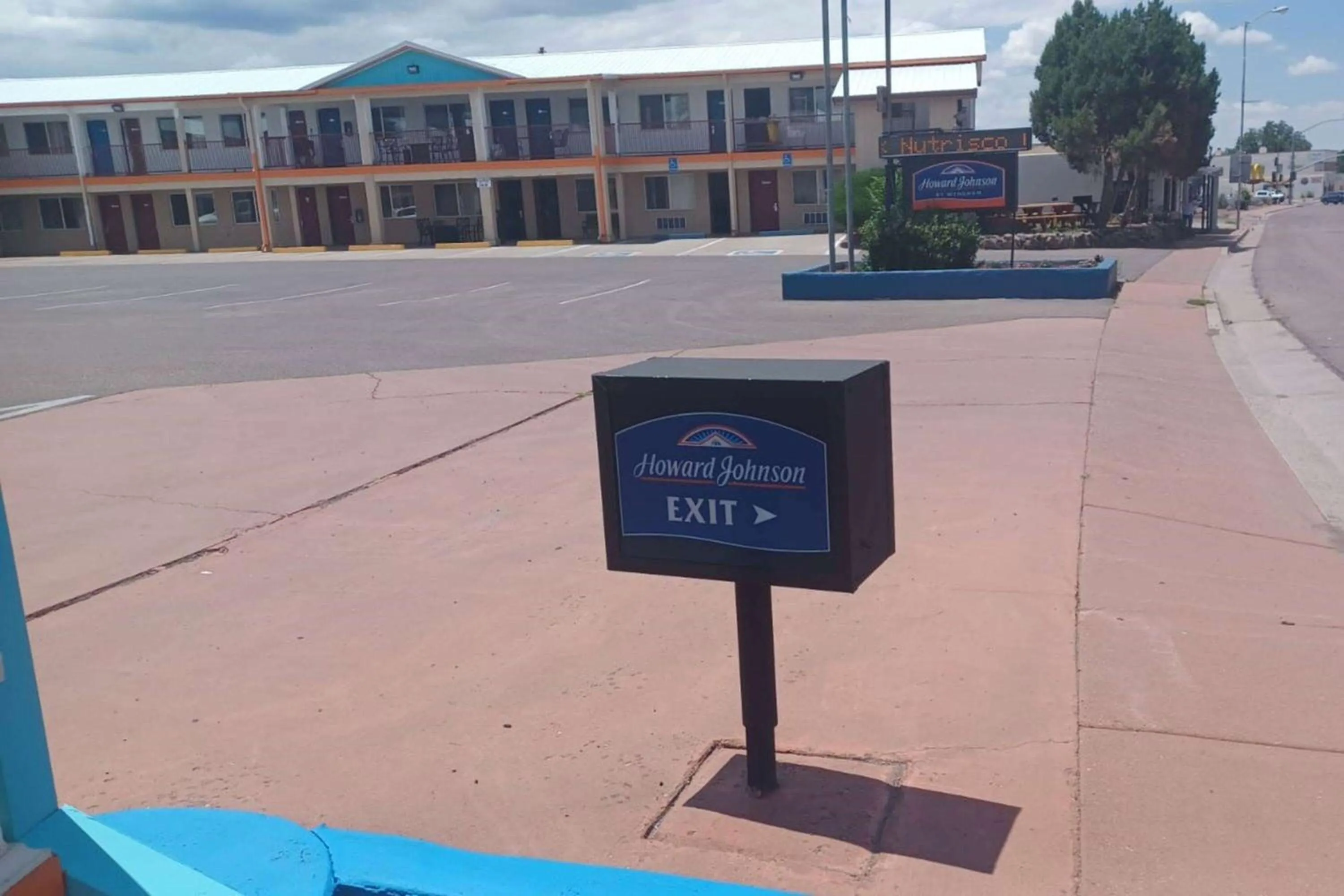 Property building in Howard Johnson by Wyndham Springerville