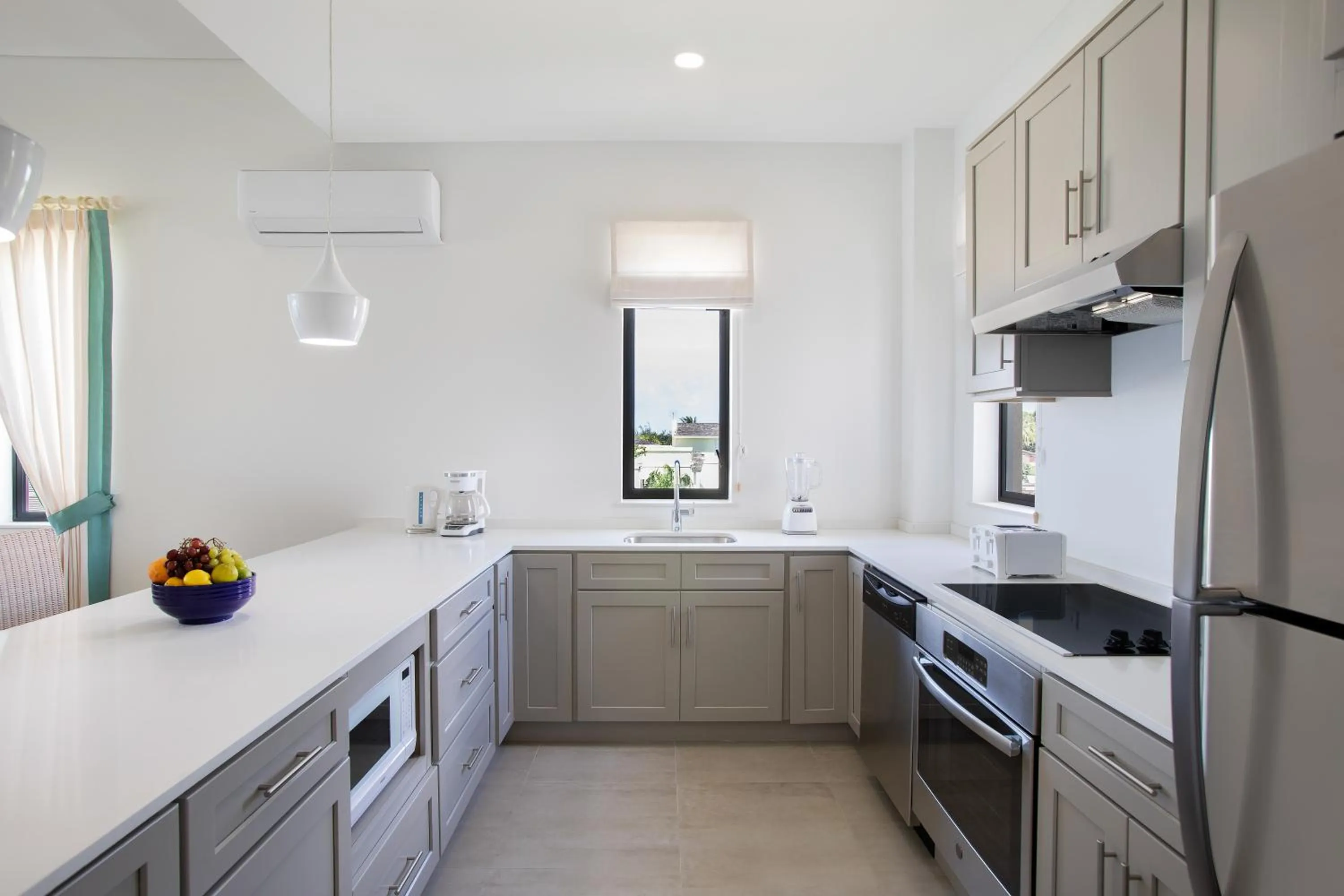 Kitchen or kitchenette in Beach View Hotel