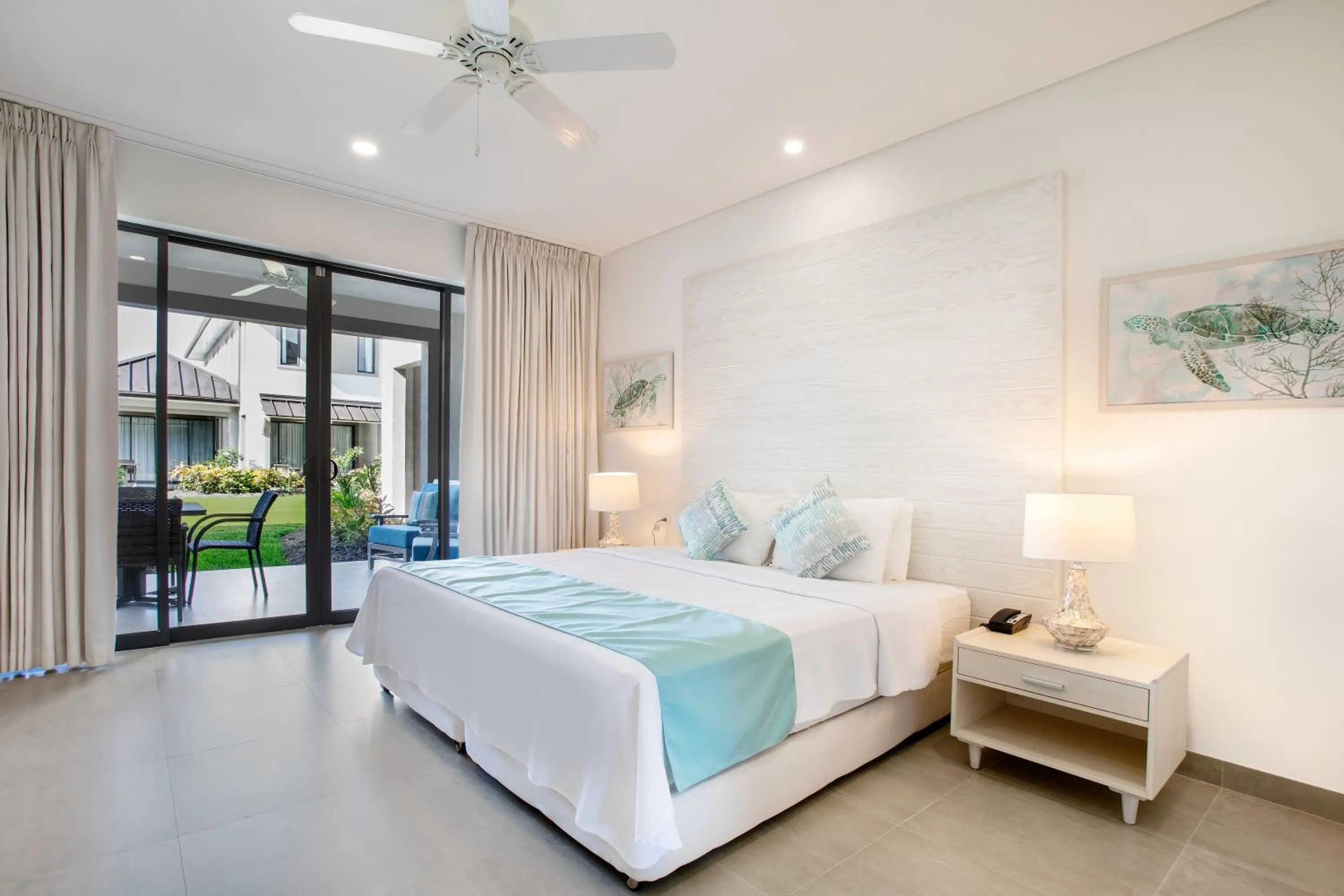 Bedroom, Bed in Beach View Hotel