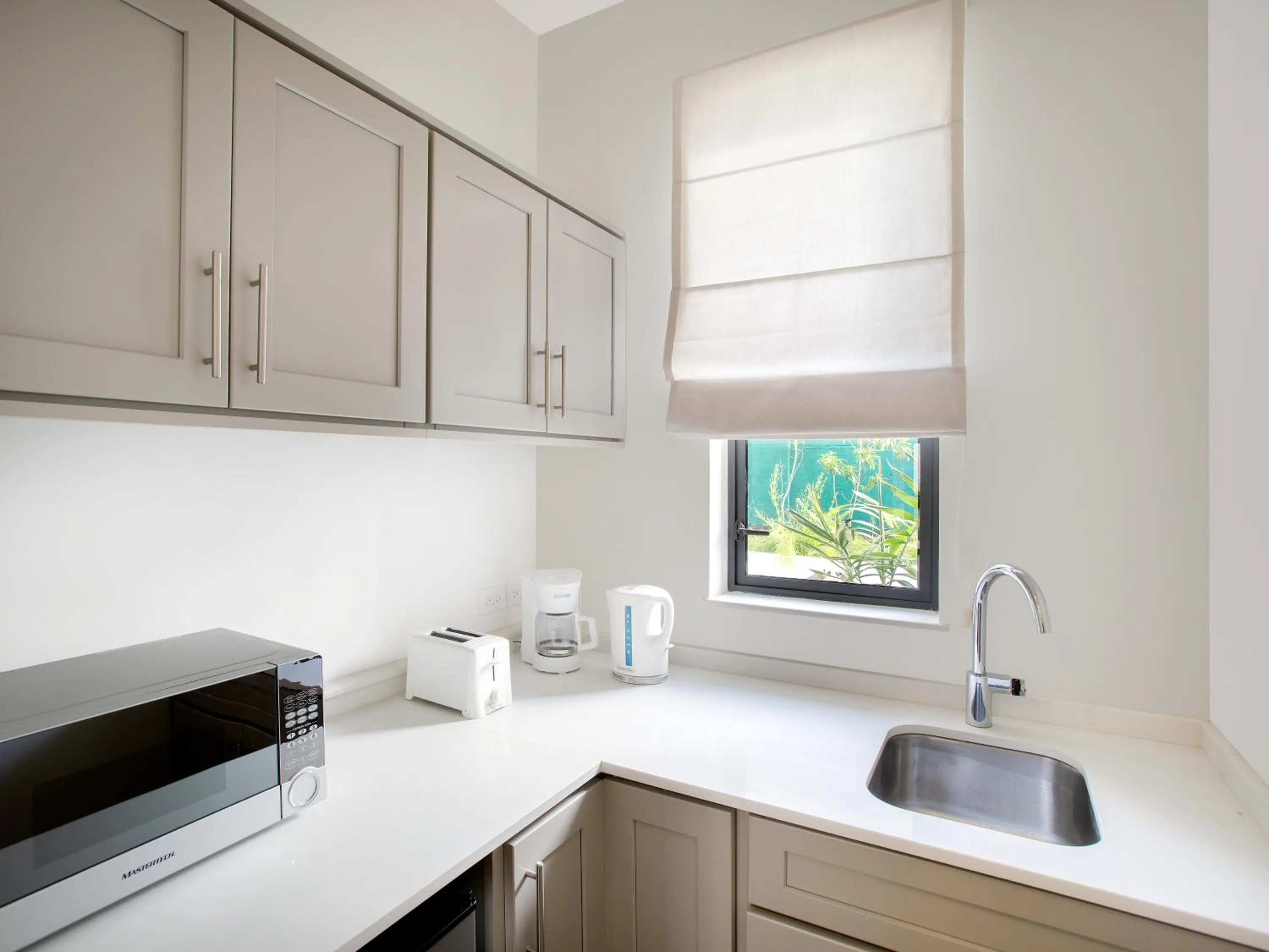 Coffee/tea facilities in Beach View Hotel