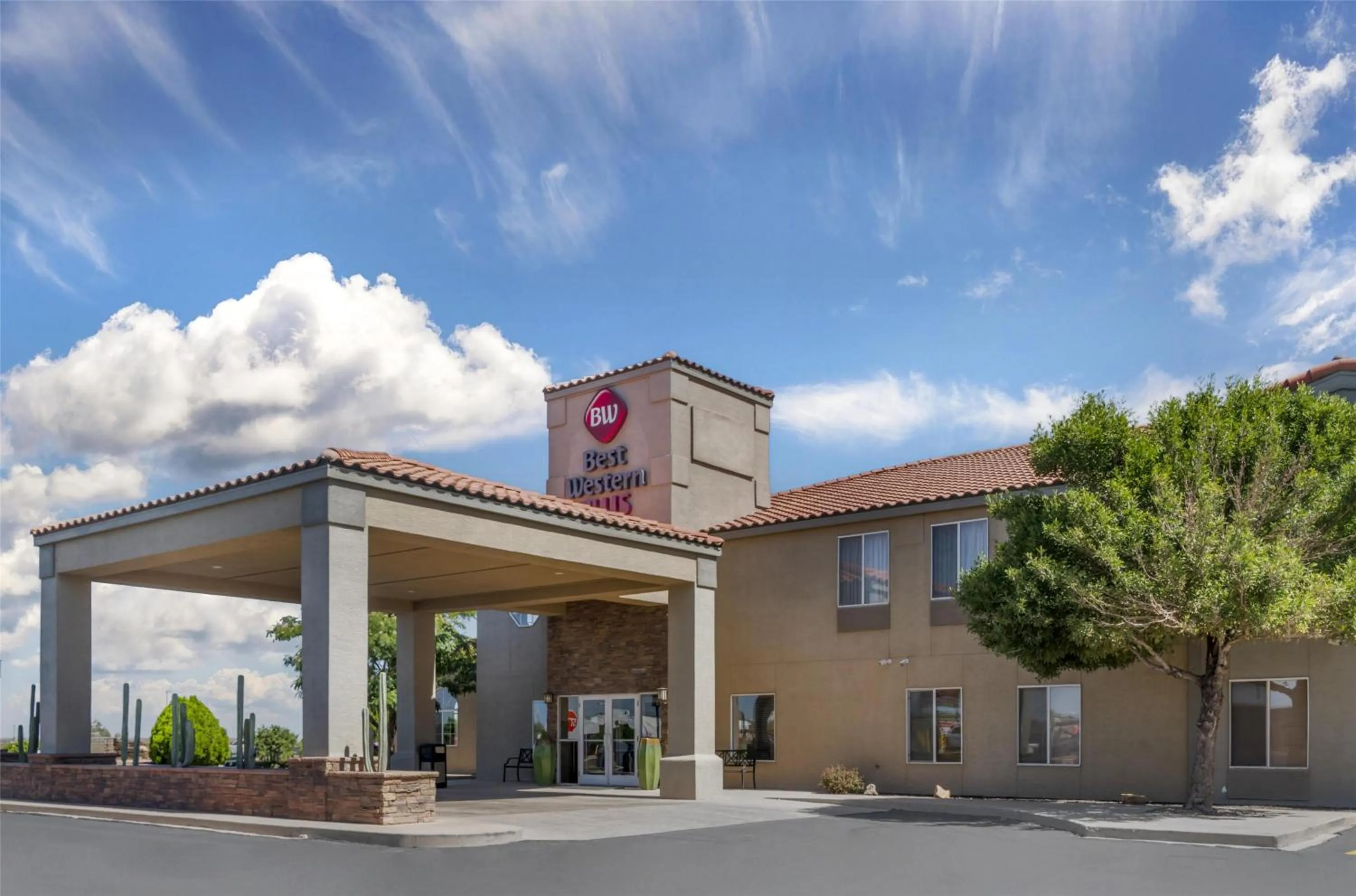 Property building in Best Western Plus Winslow Inn