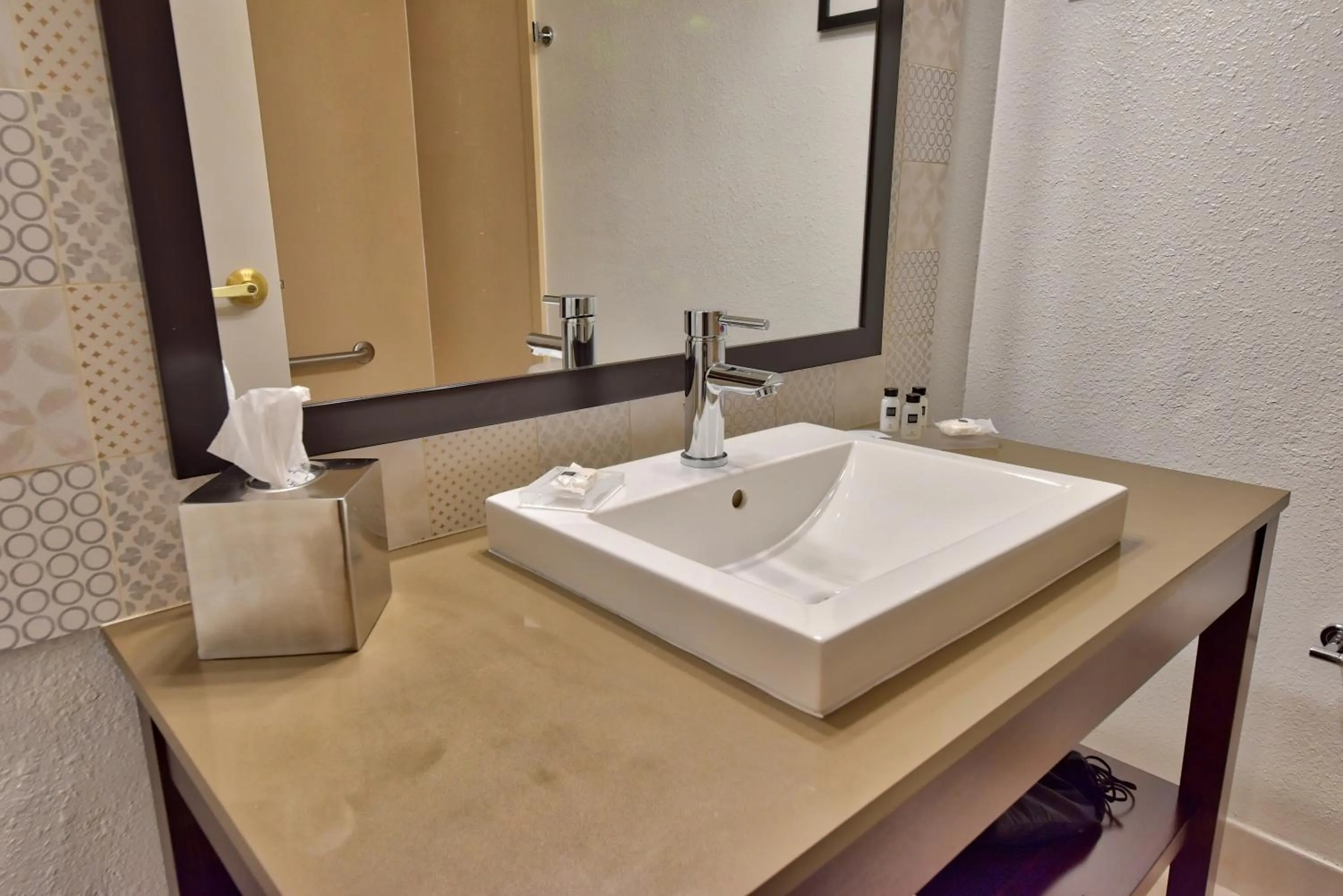 Bathroom in Country Inn & Suites by Radisson, Ocala Southwest