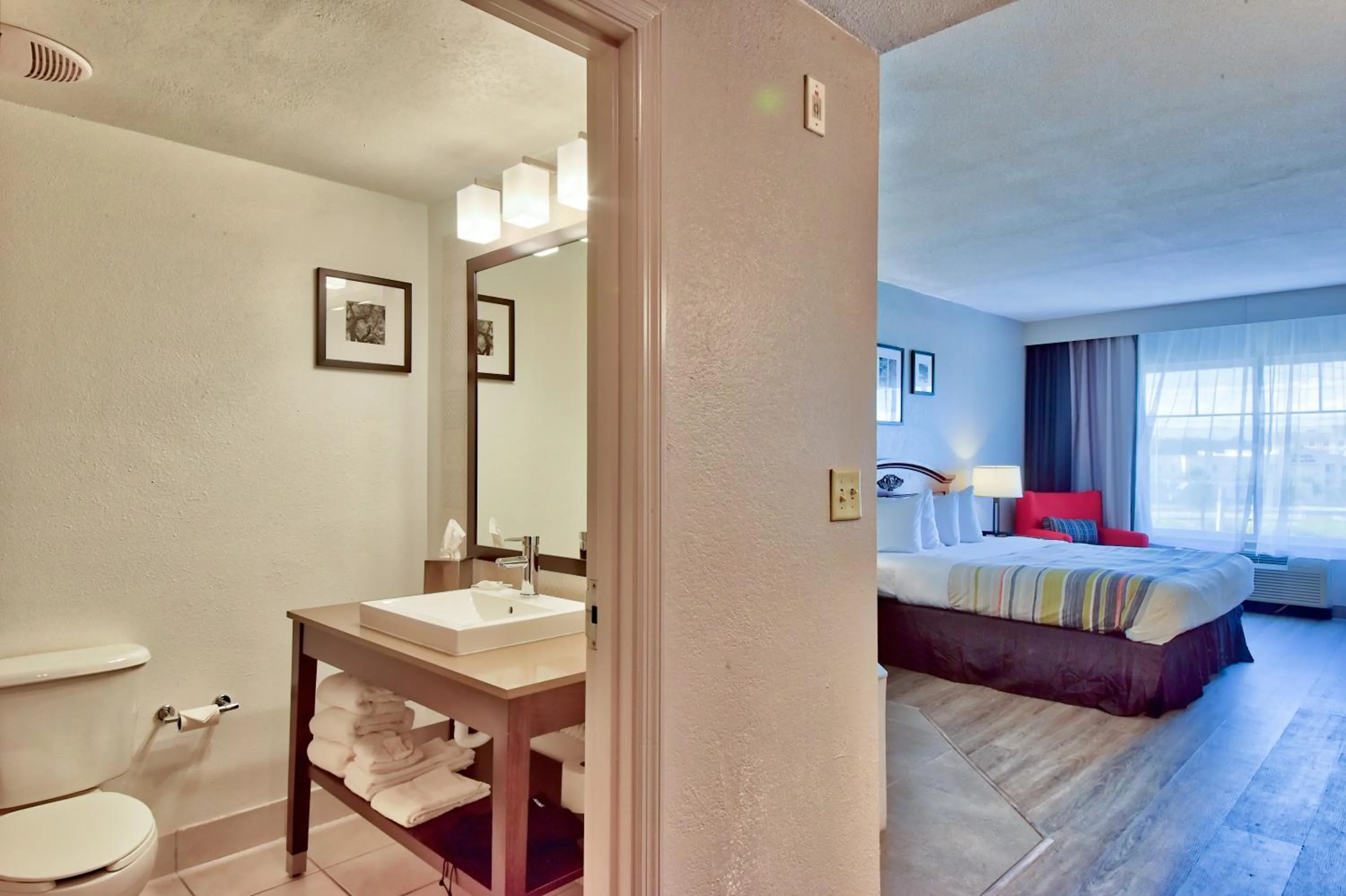 Bed in Country Inn & Suites by Radisson, Ocala Southwest