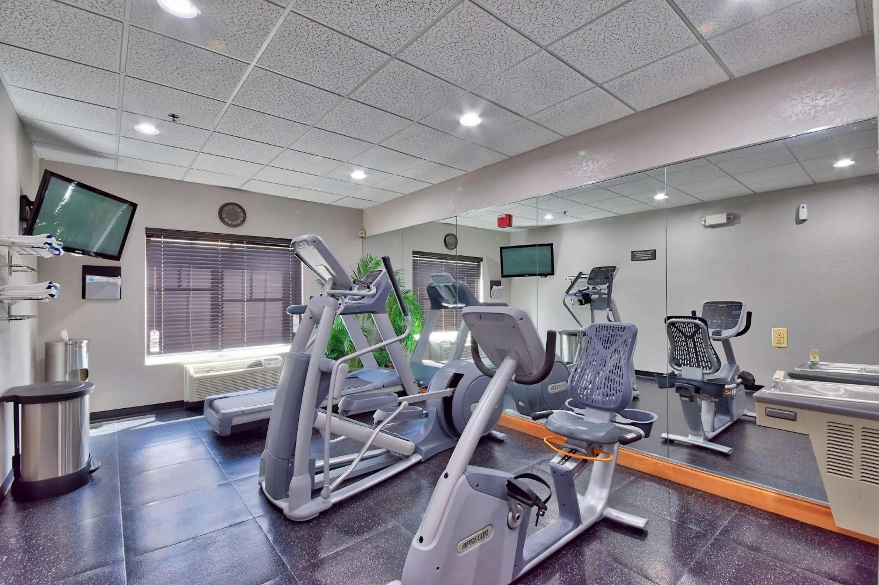 Fitness centre/facilities in Country Inn & Suites by Radisson, Ocala Southwest