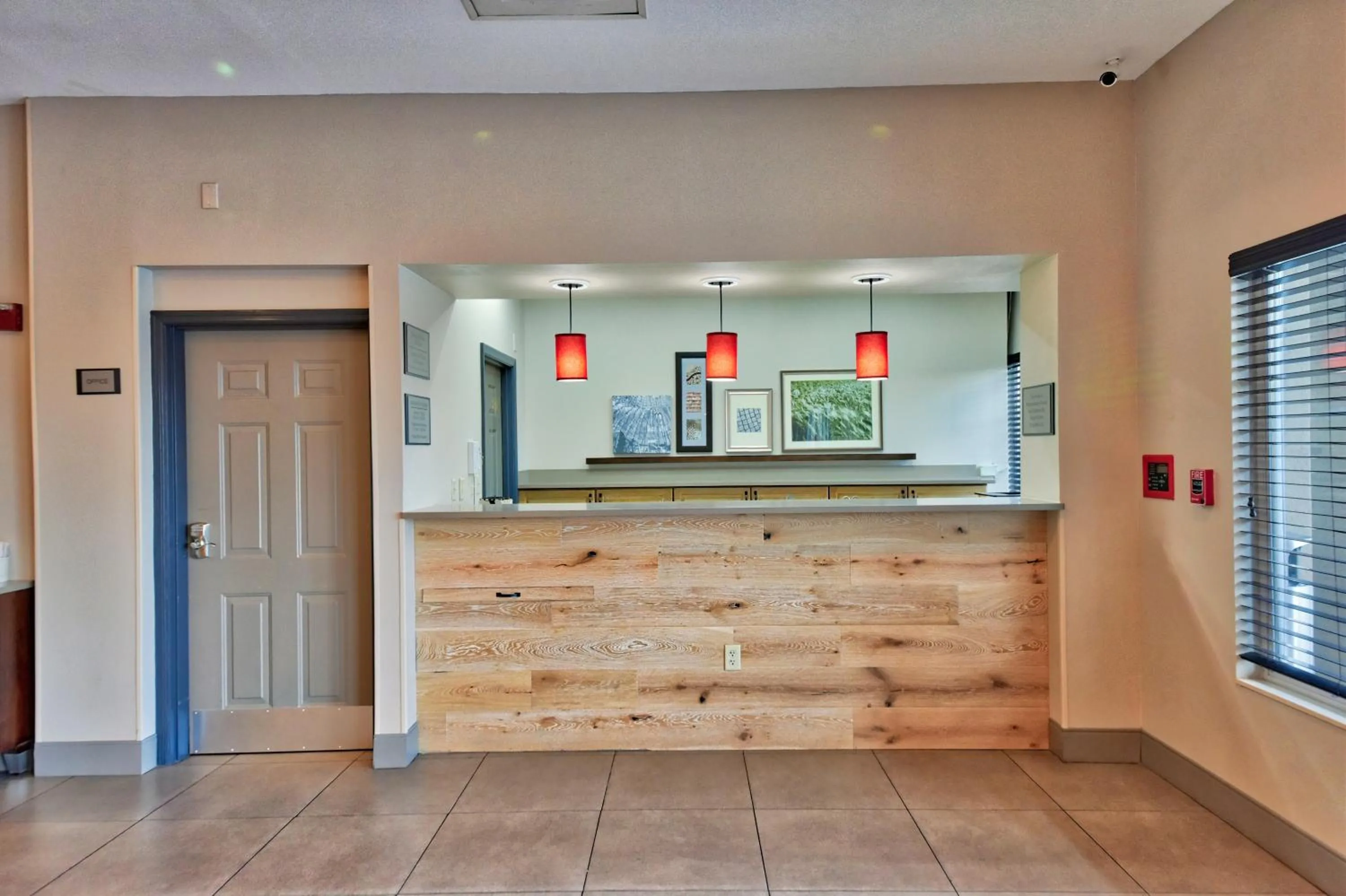 Lobby or reception in Country Inn & Suites by Radisson, Ocala Southwest