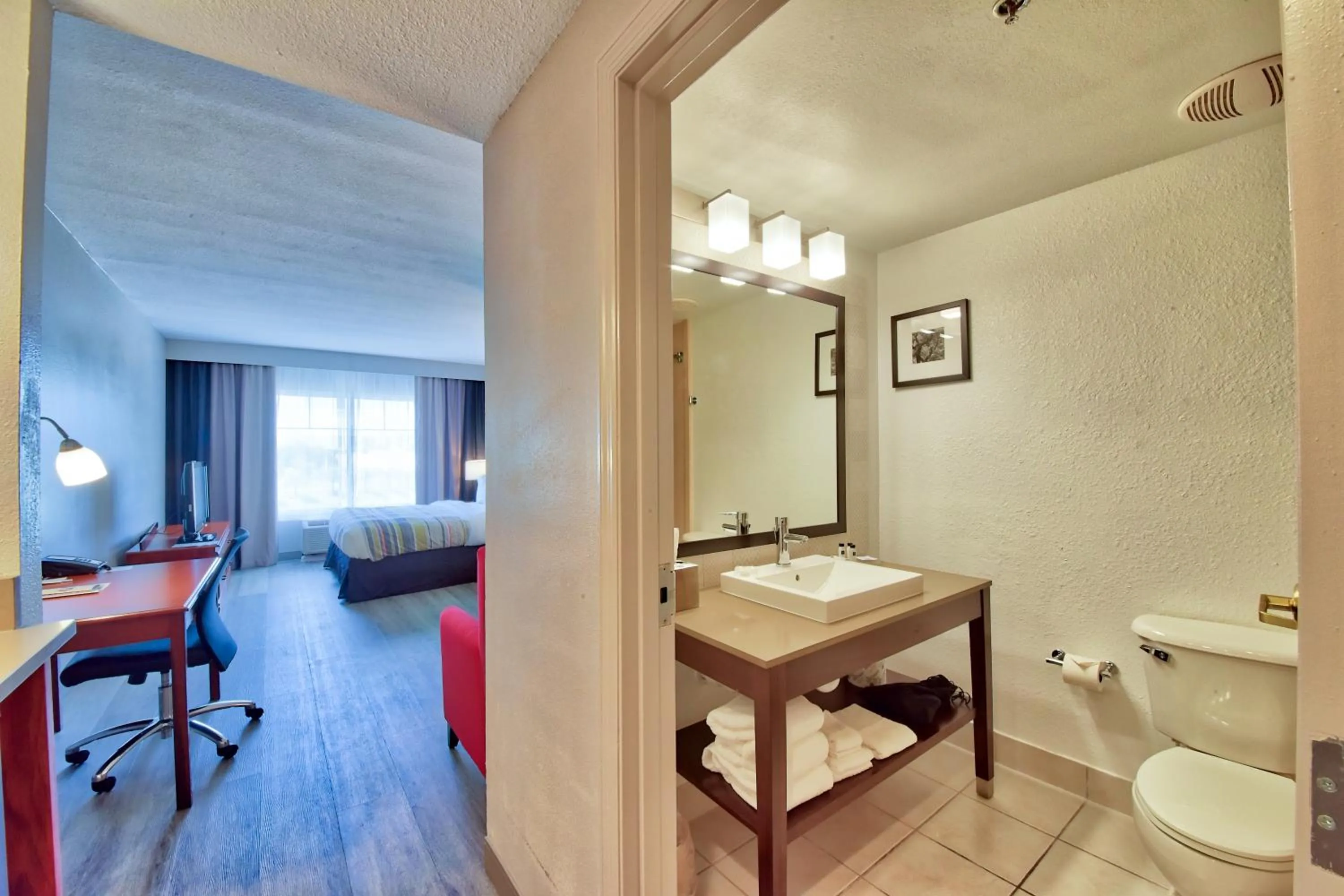 Bed in Country Inn & Suites by Radisson, Ocala Southwest