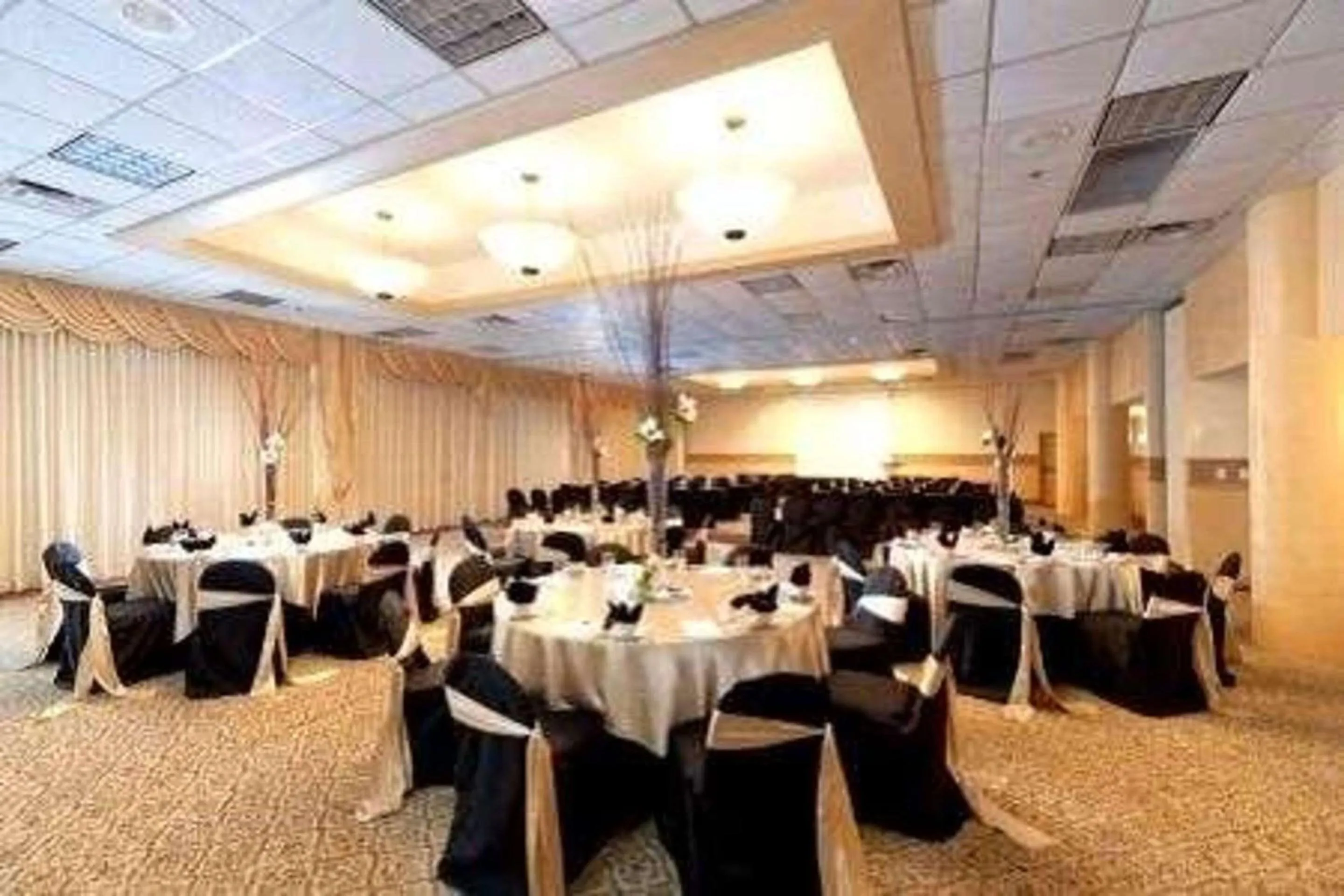 Meeting/conference room in Radisson Suite Hotel Oceanfront