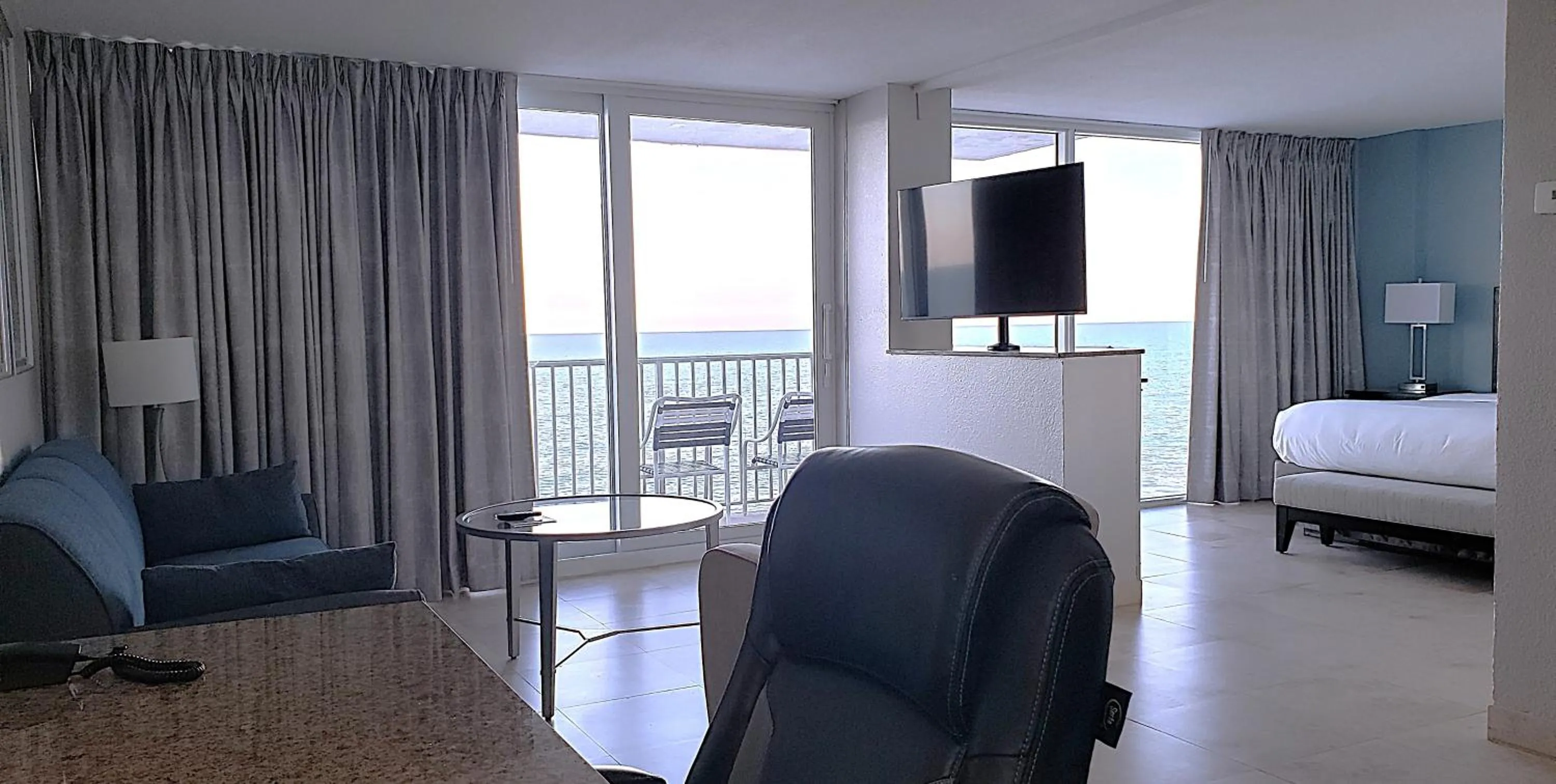 Bed in Radisson Suite Hotel Oceanfront