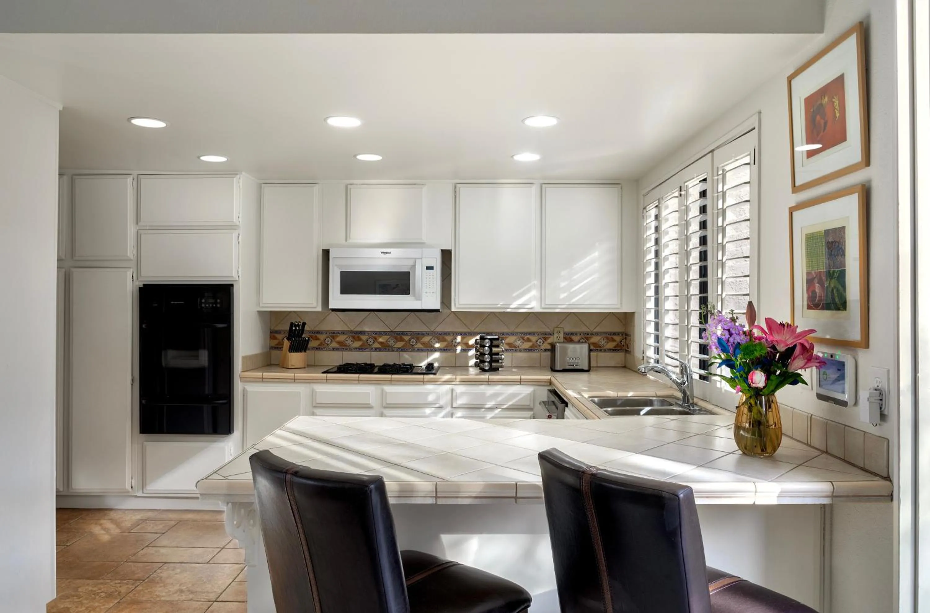 Coffee/tea facilities in Sundance Villas by Private Villa Management