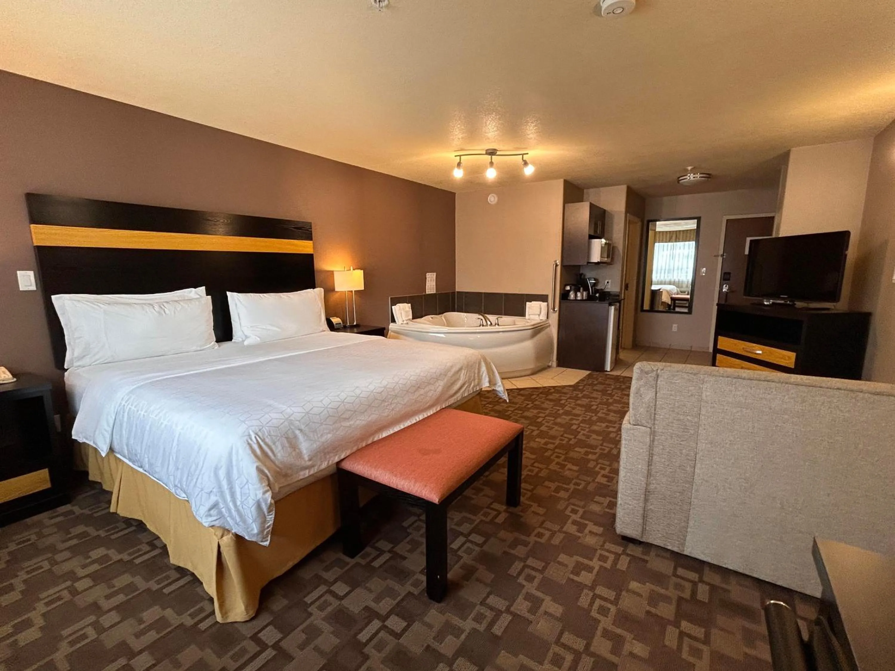 Bedroom, Bed in Holiday Inn Express and Suites Dawson Creek, an IHG Hotel