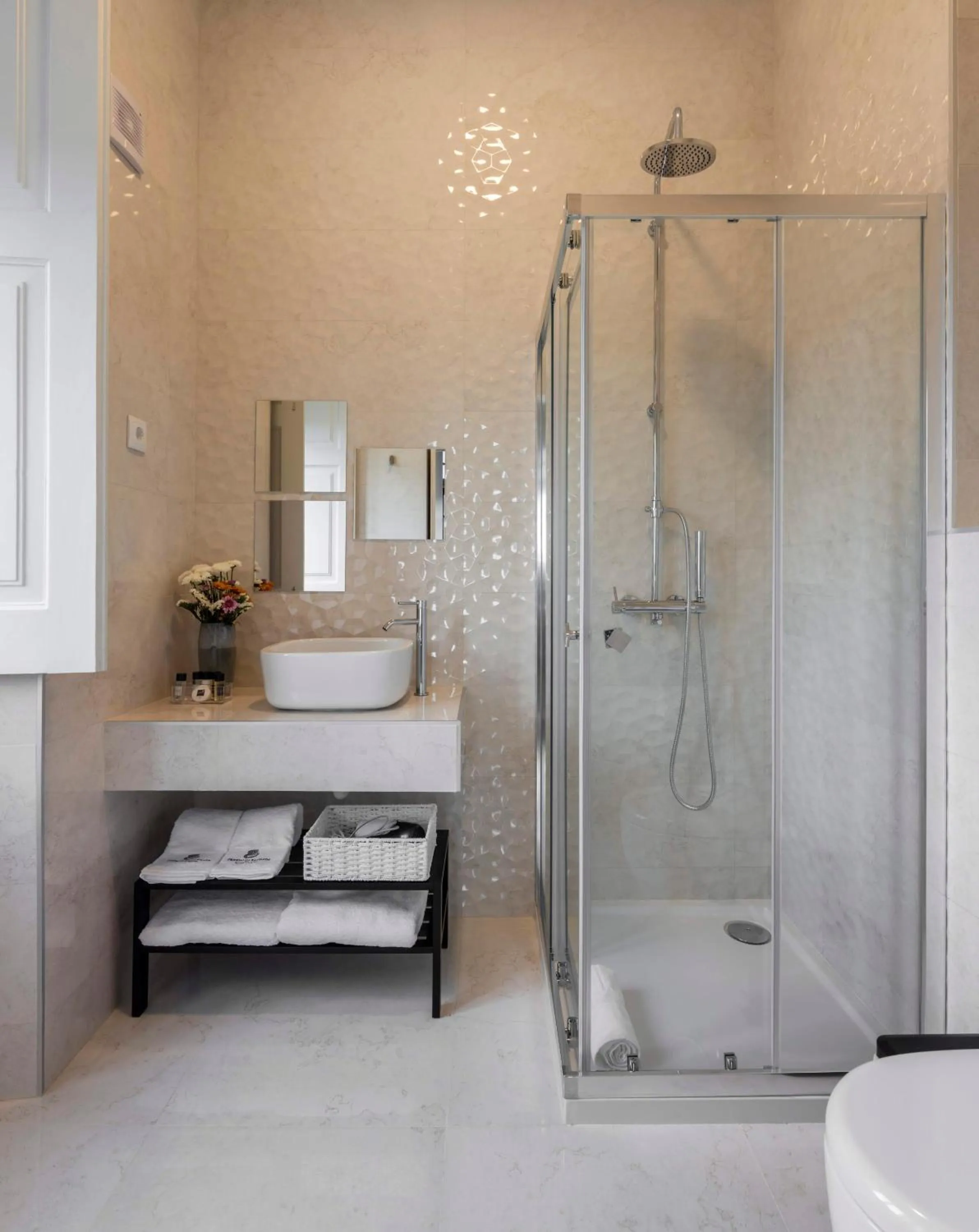 Penedo da Saudade Suites & Hostel