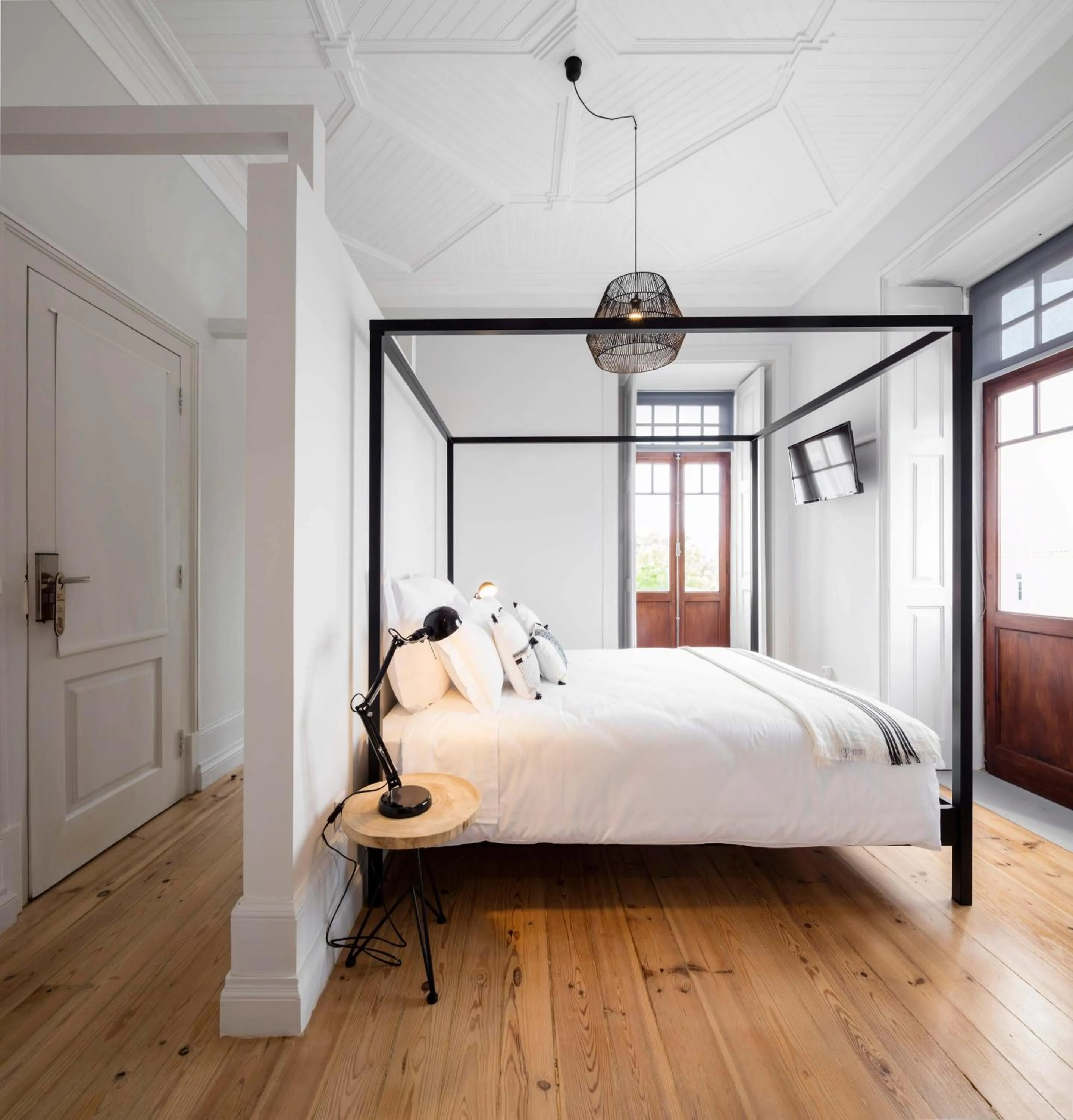 View (from property/room), Bed in Penedo da Saudade Suites & Hostel