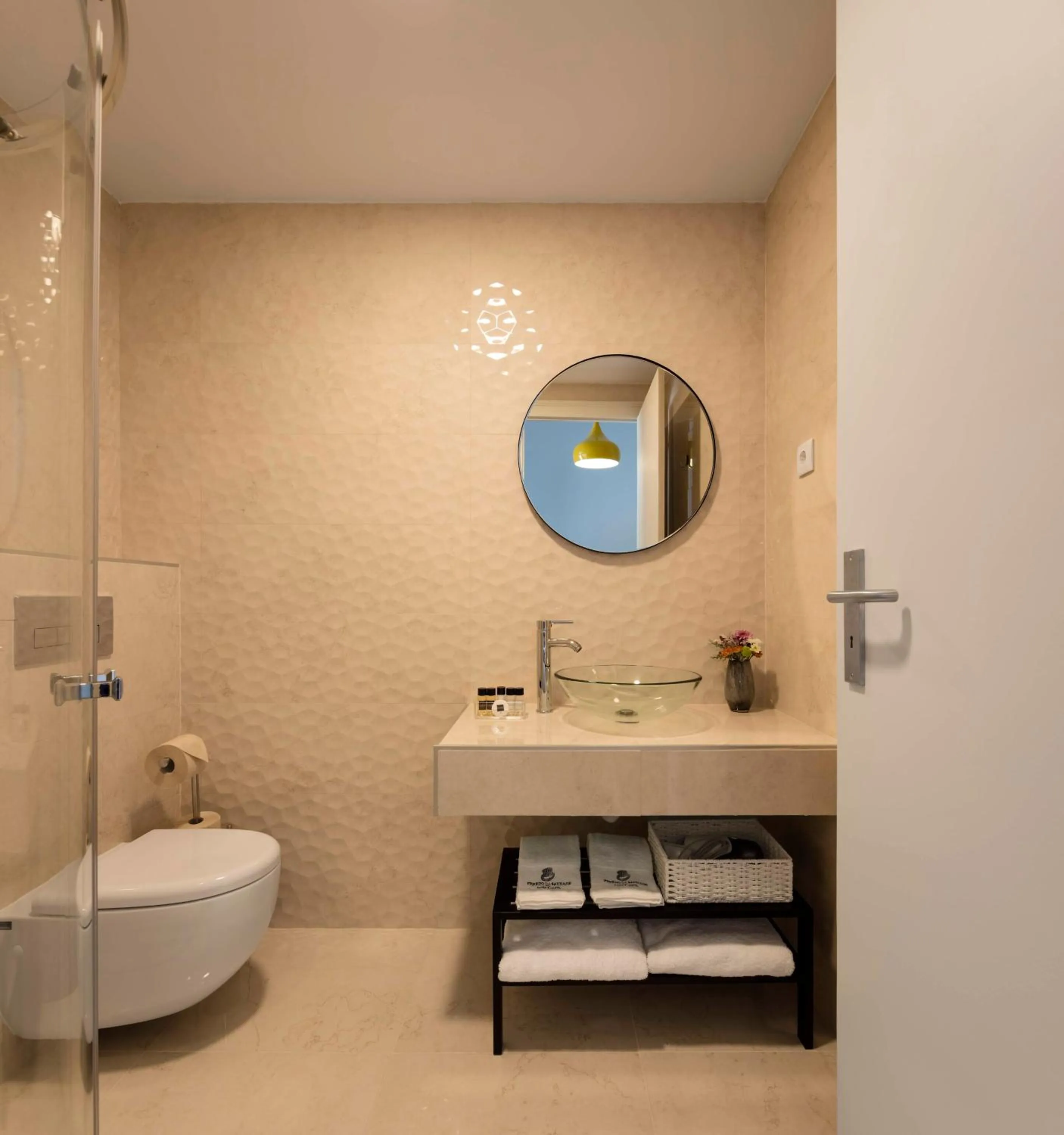 Bathroom in Penedo da Saudade Suites & Hostel