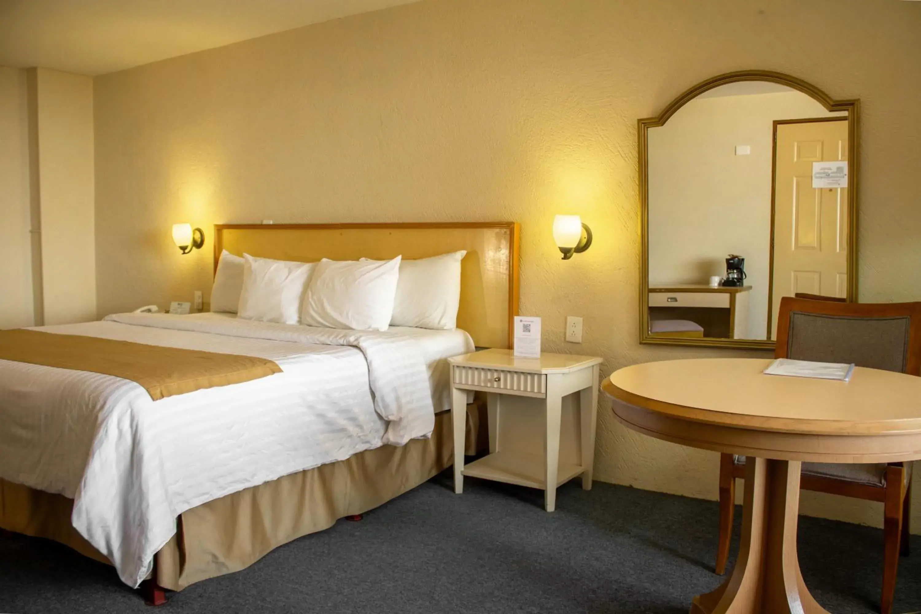 King Room - Non-Smoking in Best Western PLUS Plaza Florida & Tower King Room - Non-Smoking in Best Western PLUS Plaza Florida & Tower