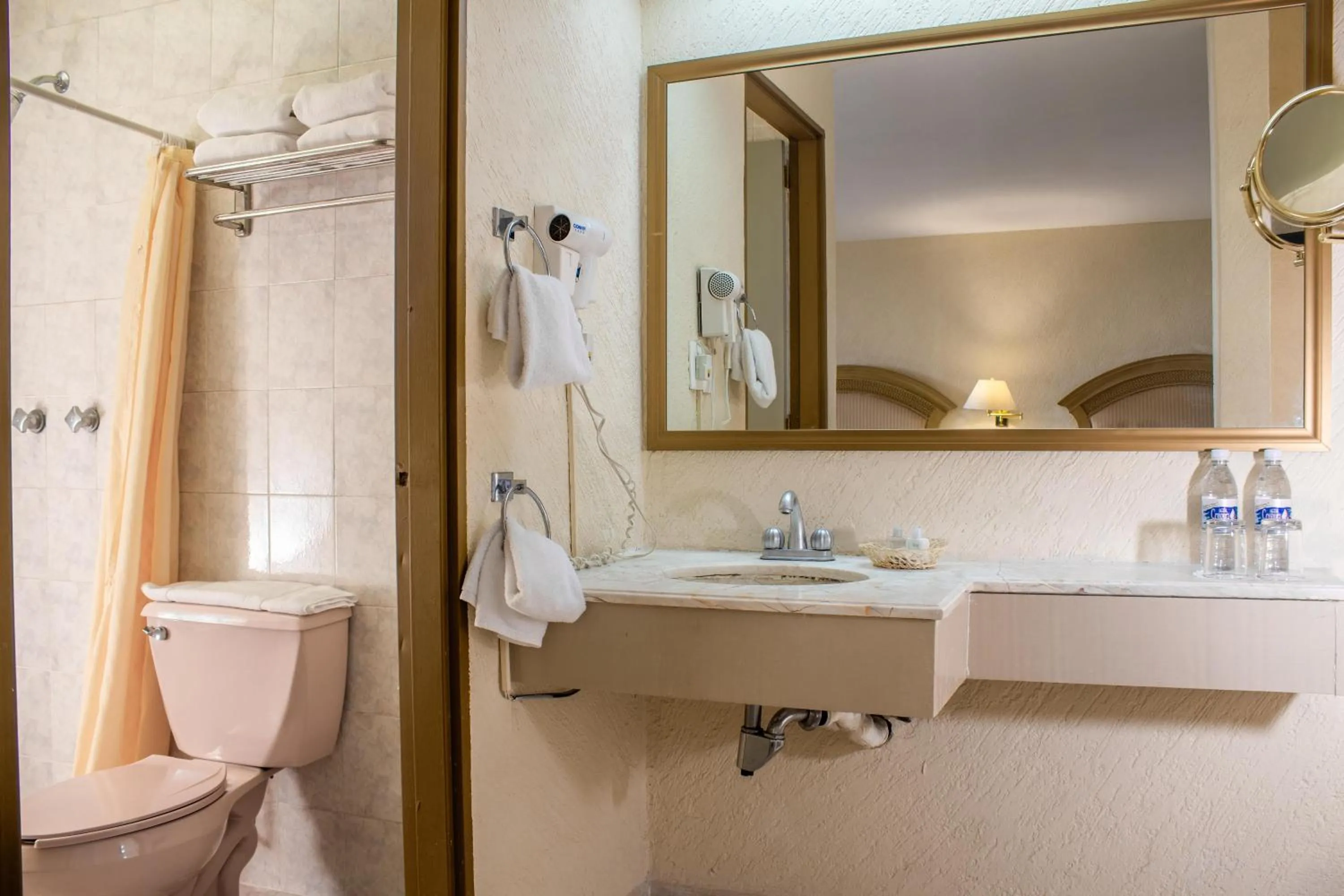 Bathroom in Best Western PLUS Plaza Florida & Tower