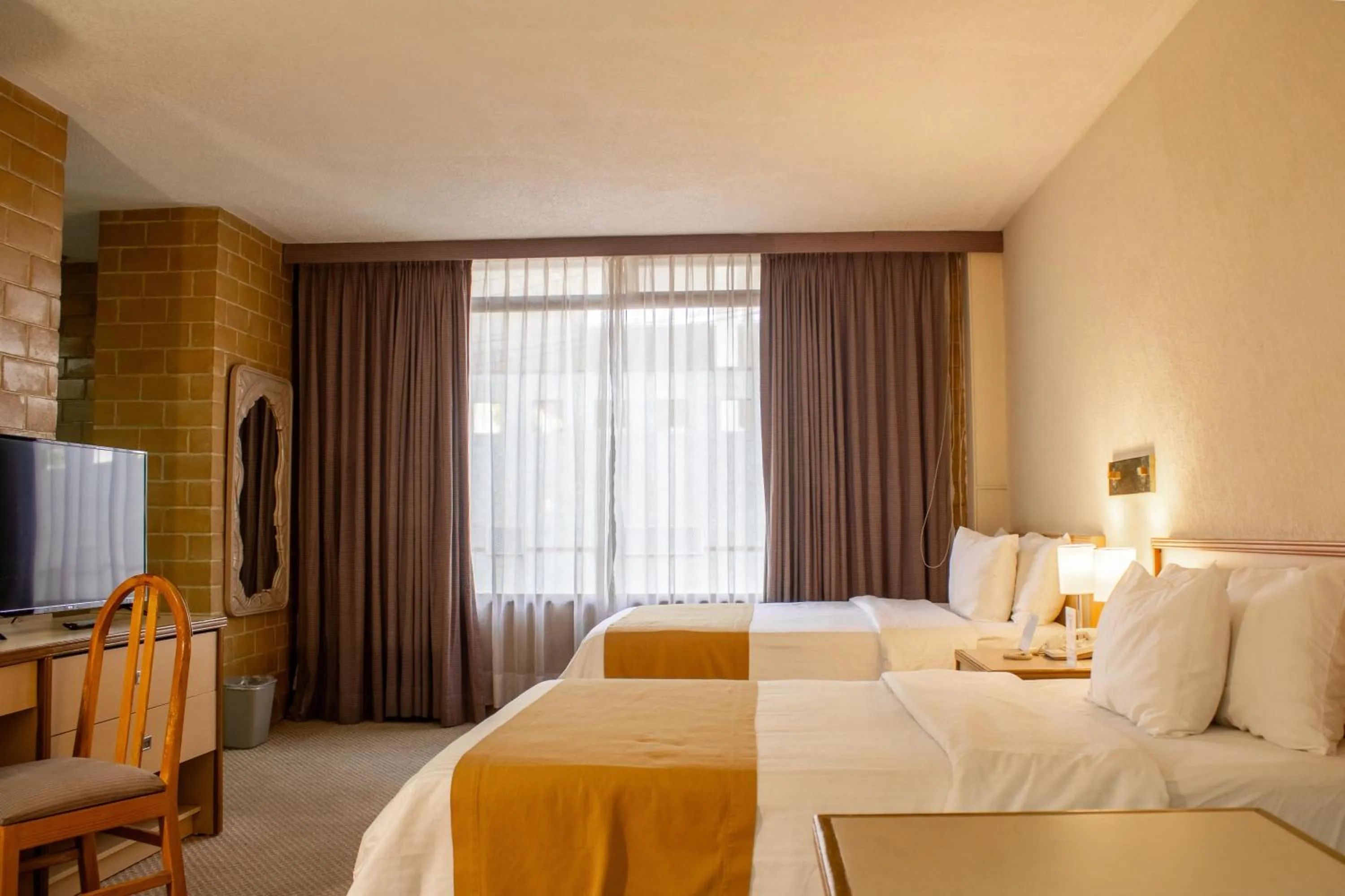 Bedroom, Bed in Best Western PLUS Plaza Florida & Tower