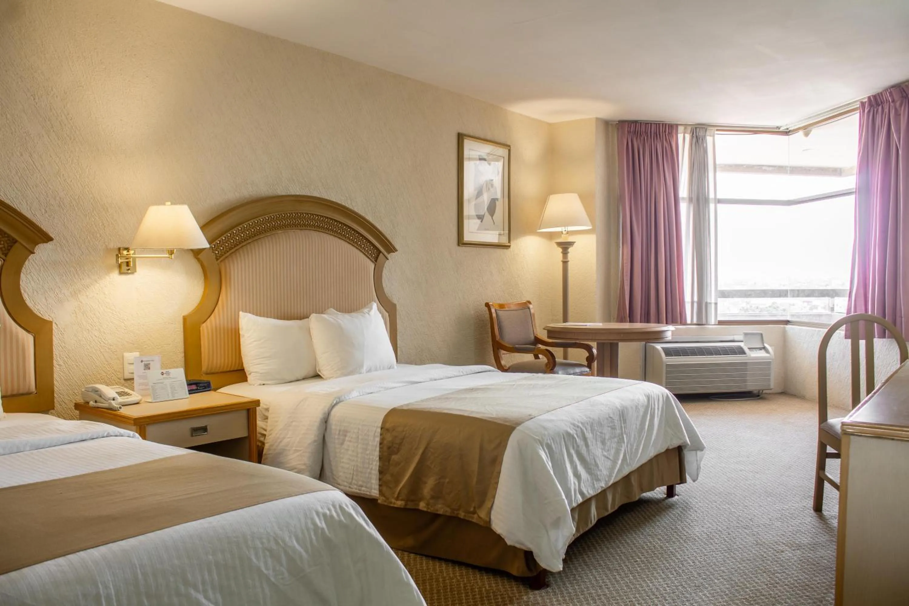 Bedroom, Bed in Best Western PLUS Plaza Florida & Tower