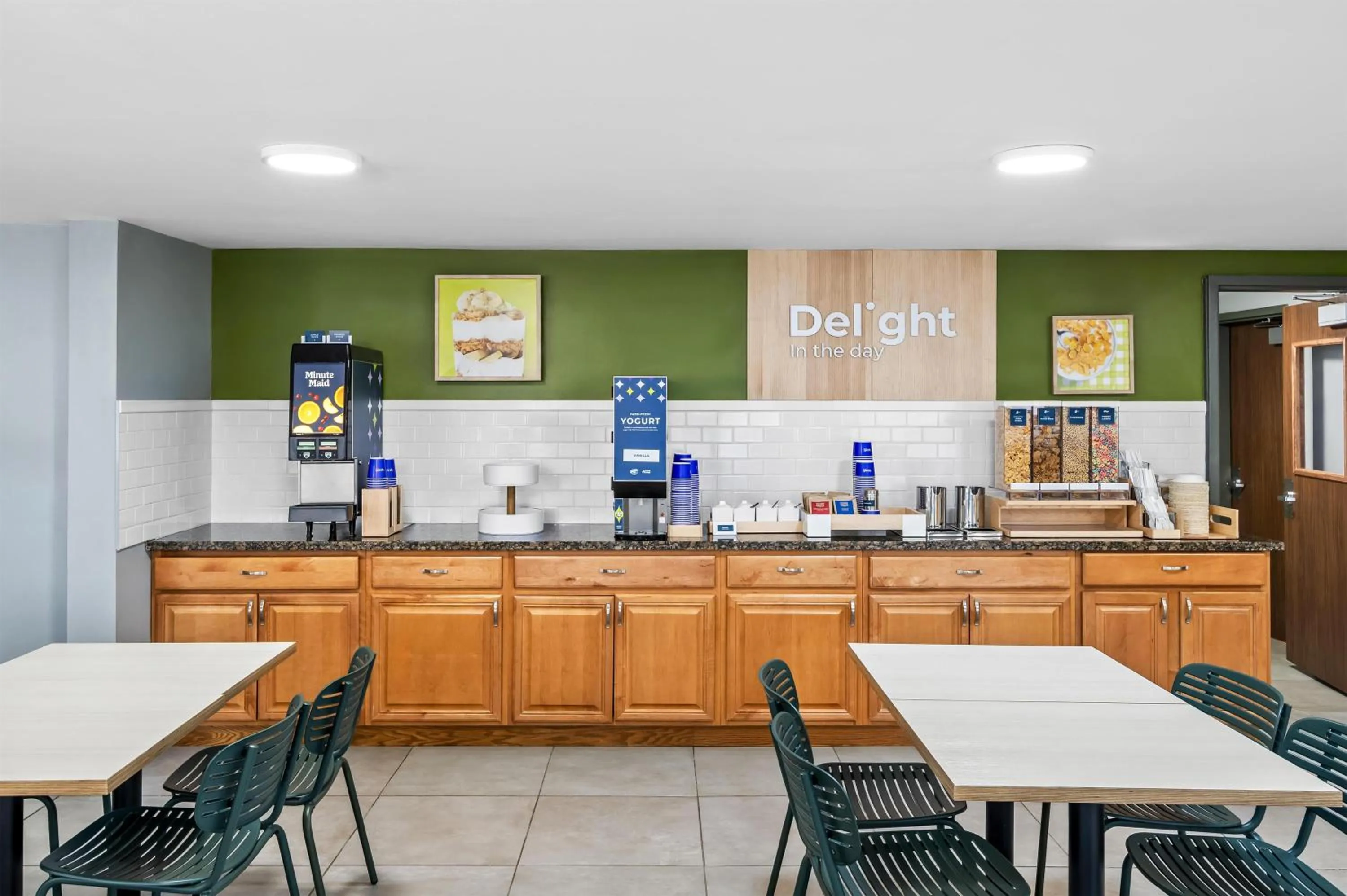 Breakfast in Spark by Hilton Portland Airport Maine Mall