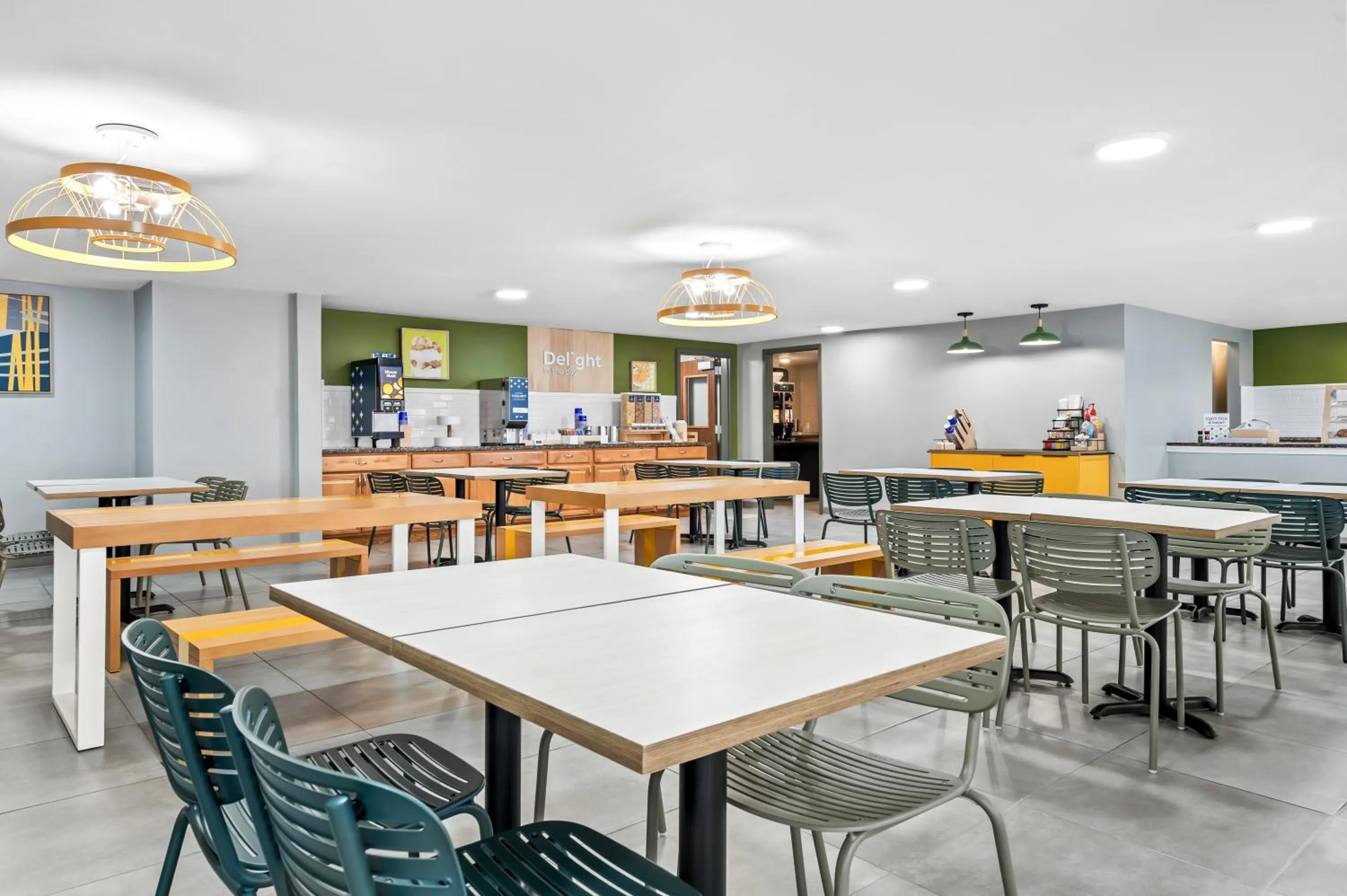 Breakfast in Spark by Hilton Portland Airport Maine Mall