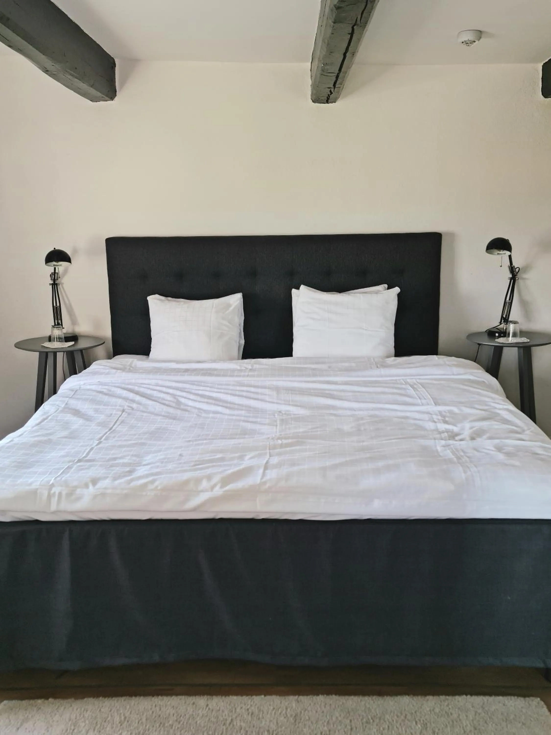 Bed in Gårdshotellet