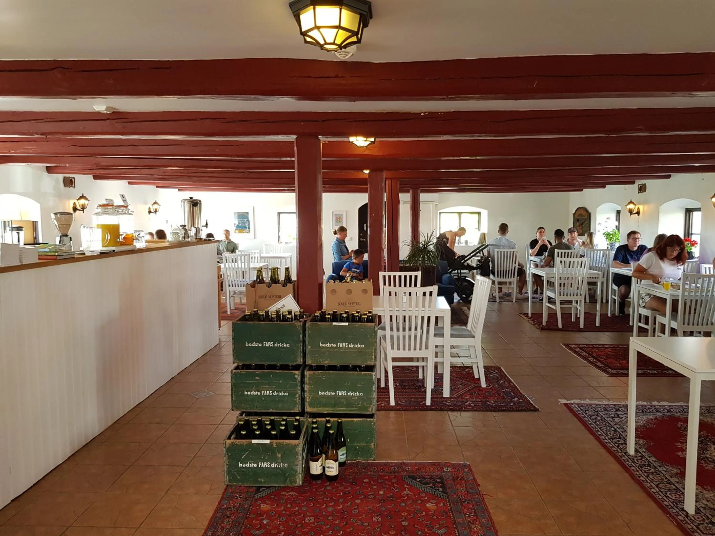 People in Gårdshotellet