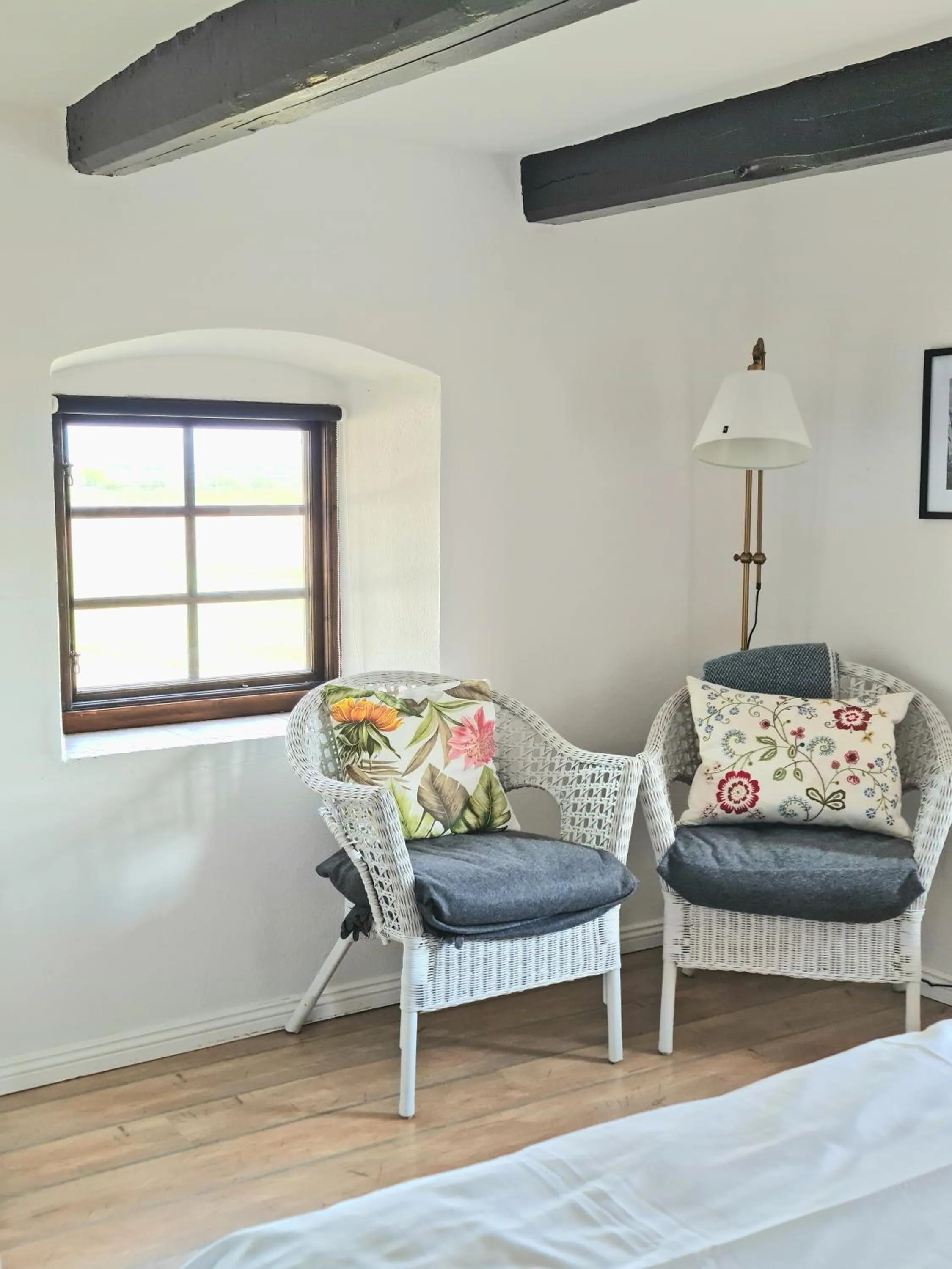 Seating area in Gårdshotellet