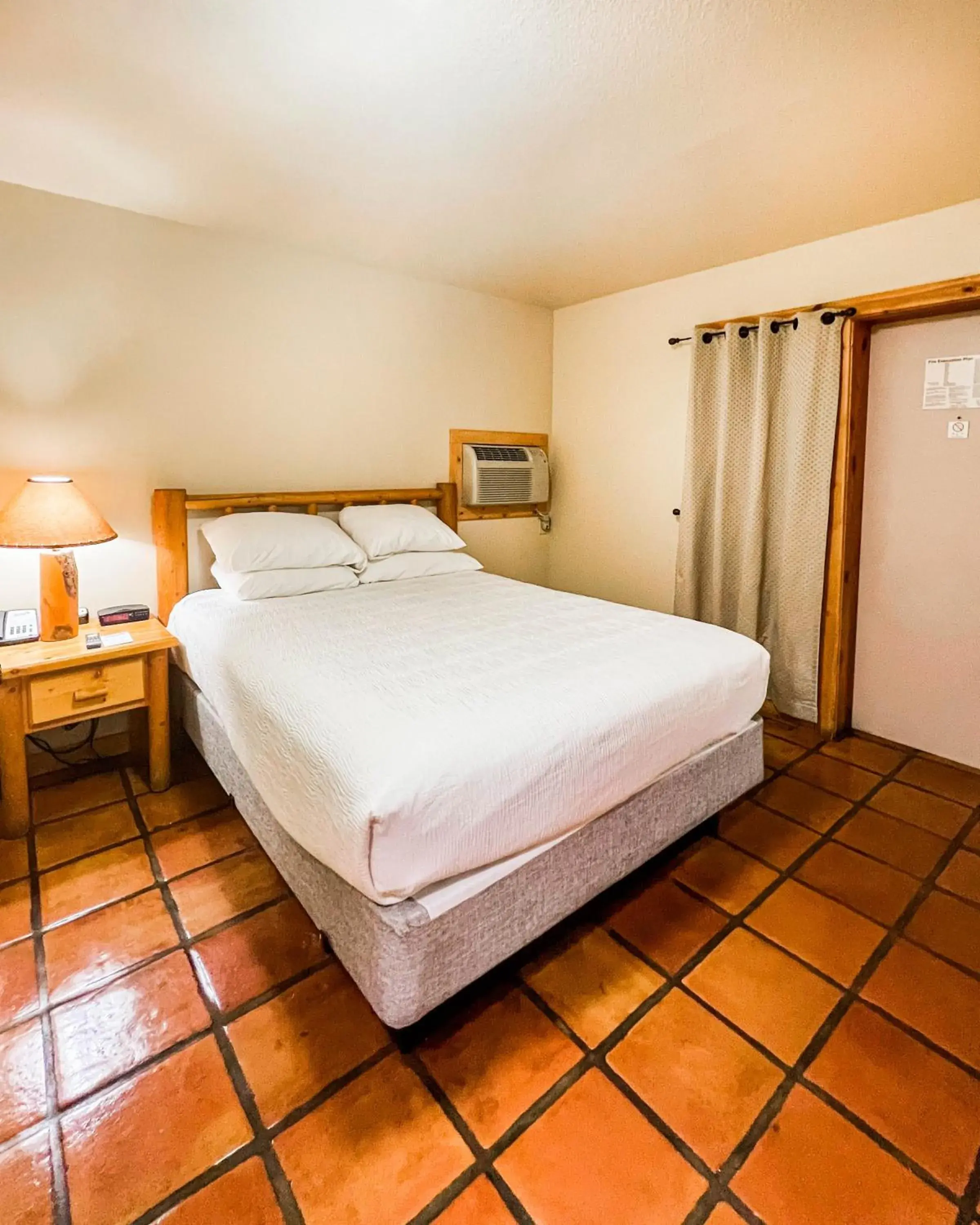 Standard Queen Room in Big Horn Lodge Standard Queen Room in Big Horn Lodge