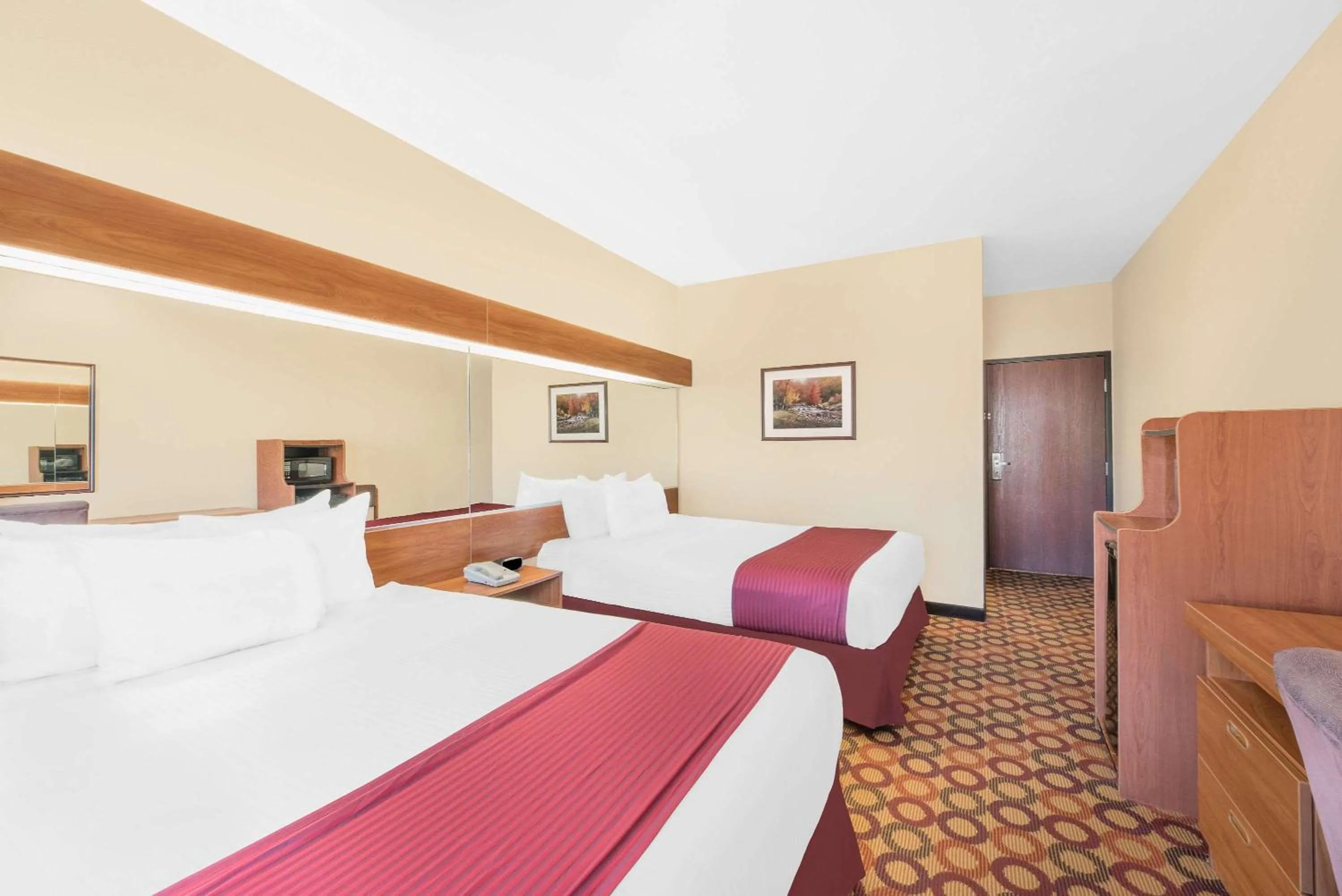 Photo of the whole room, Bed in Microtel Inn & Suites by Wyndham Corpus Christi/Aransas Pass