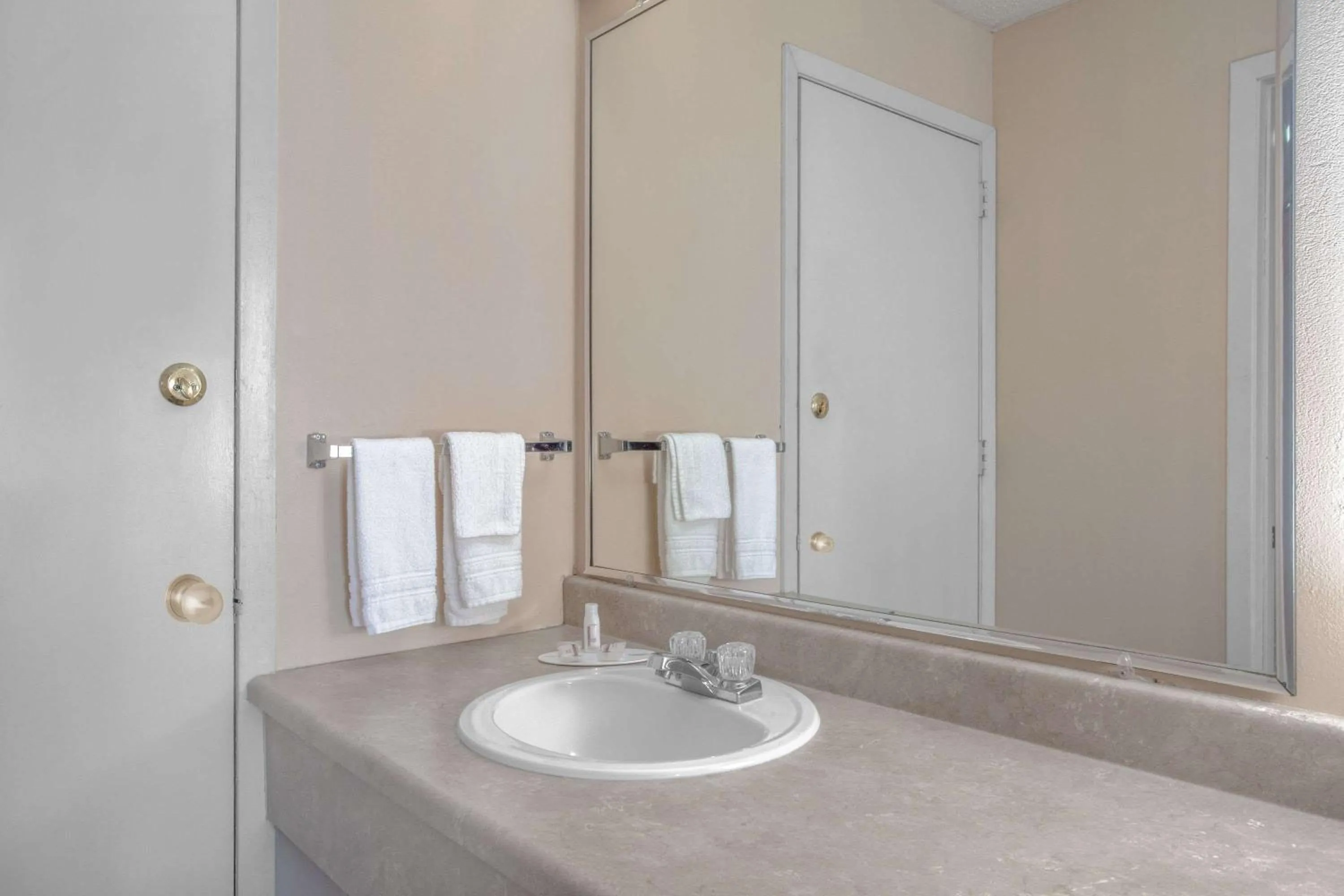 Bathroom in Super 8 by Wyndham Carlisle North