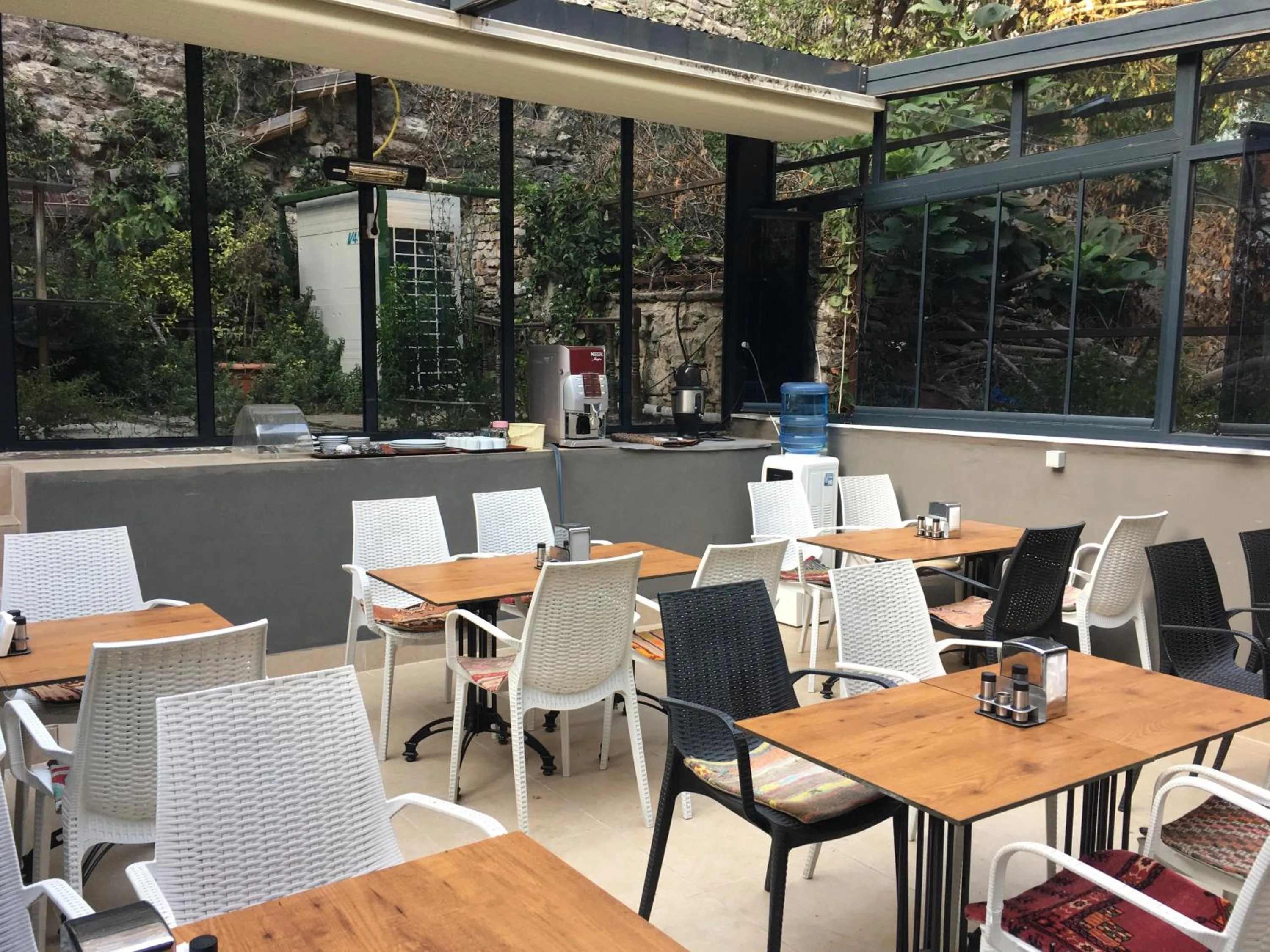 Patio, Restaurant/Places to Eat in Nuray Hotel