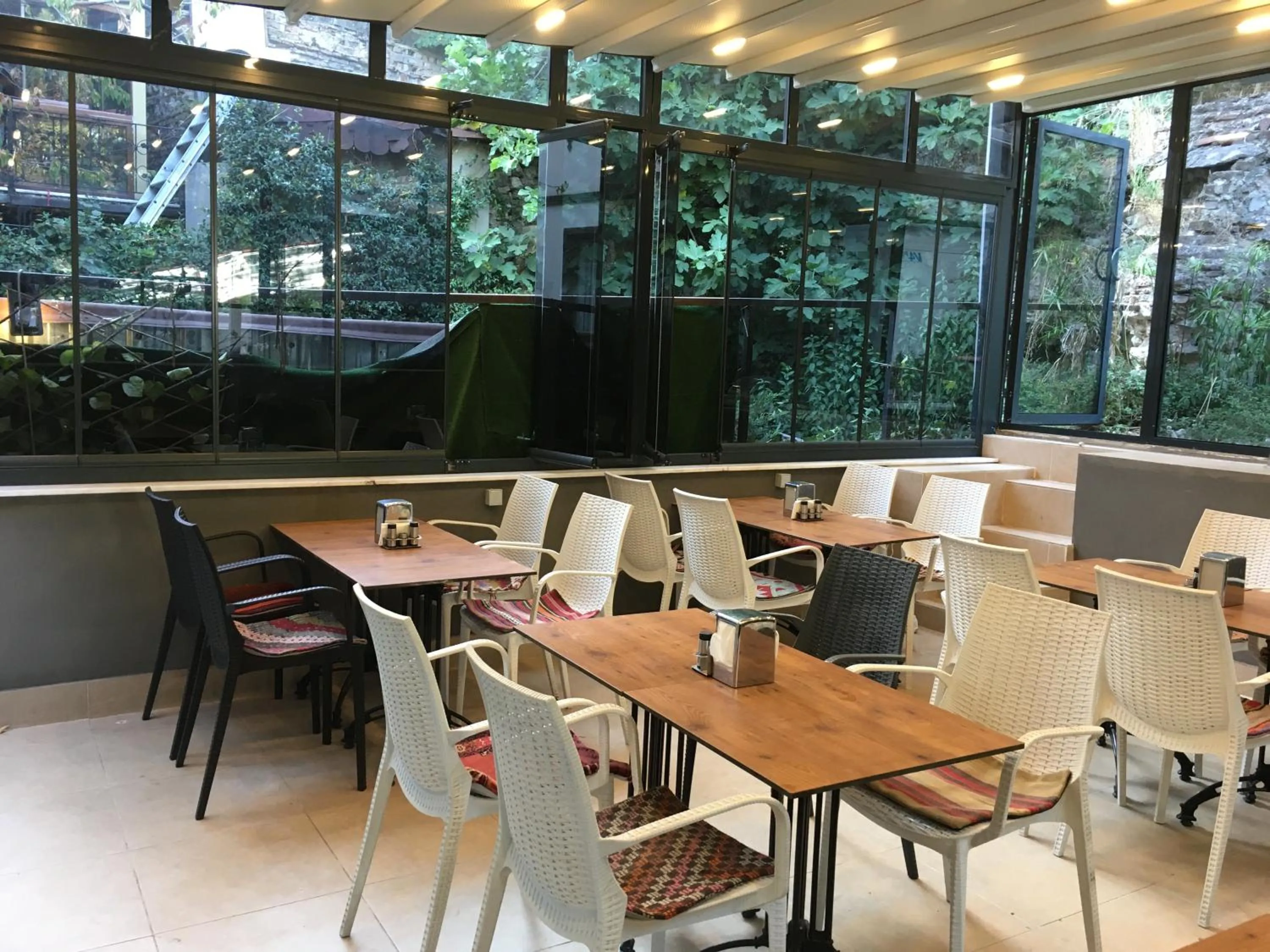 Spring, Restaurant/Places to Eat in Nuray Hotel