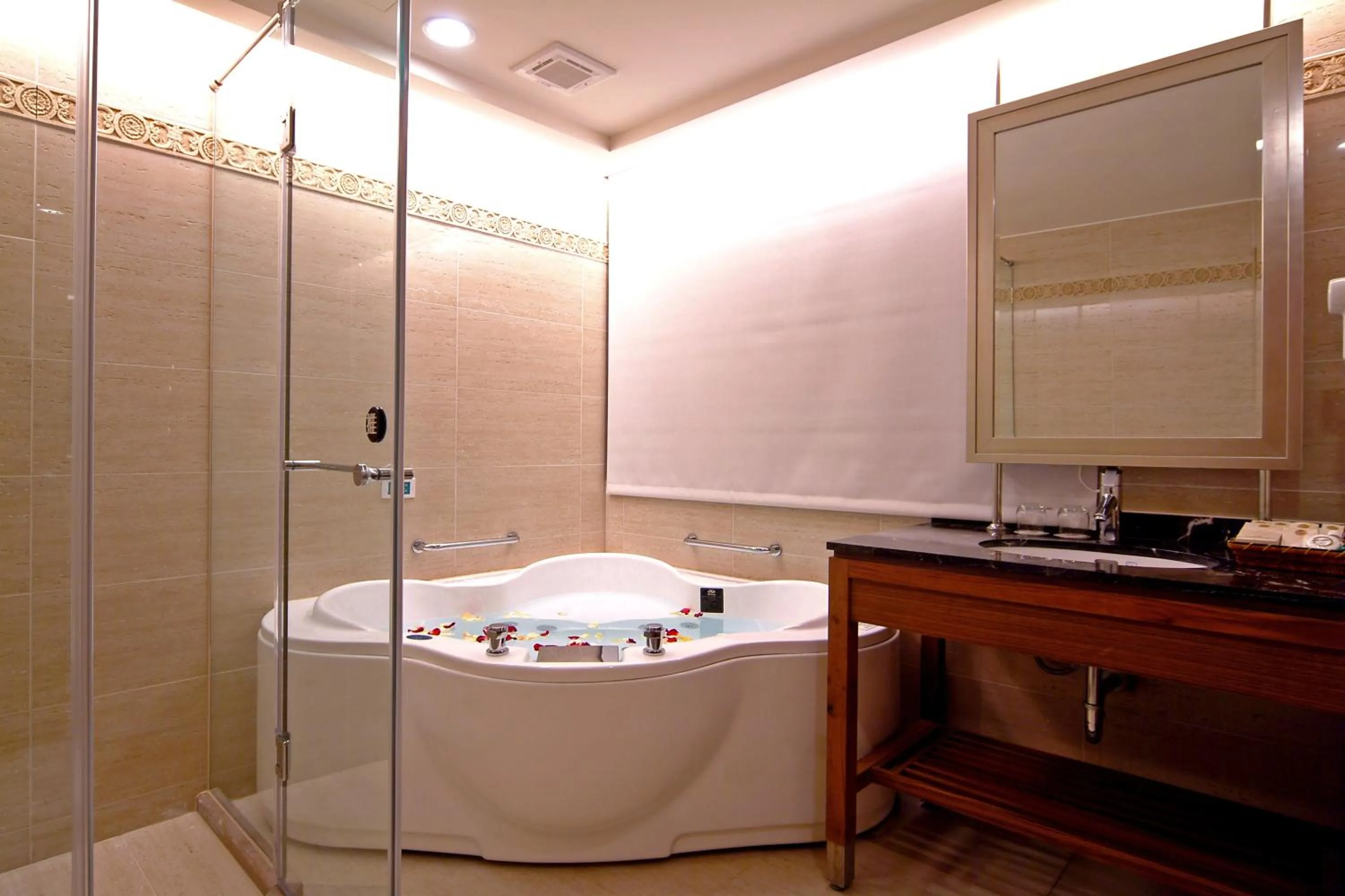 Bathroom in Jingan Classic Inn