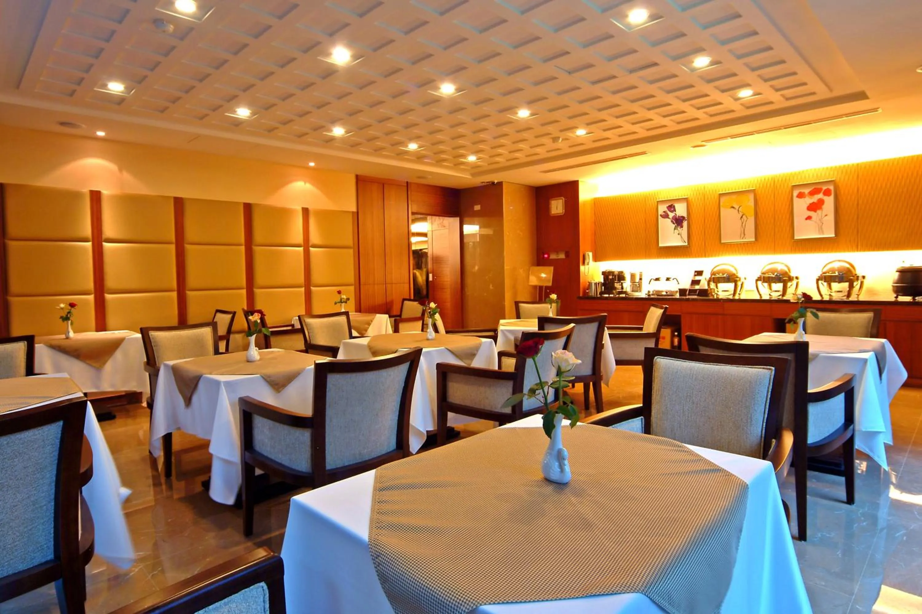Restaurant/places to eat in Jingan Classic Inn