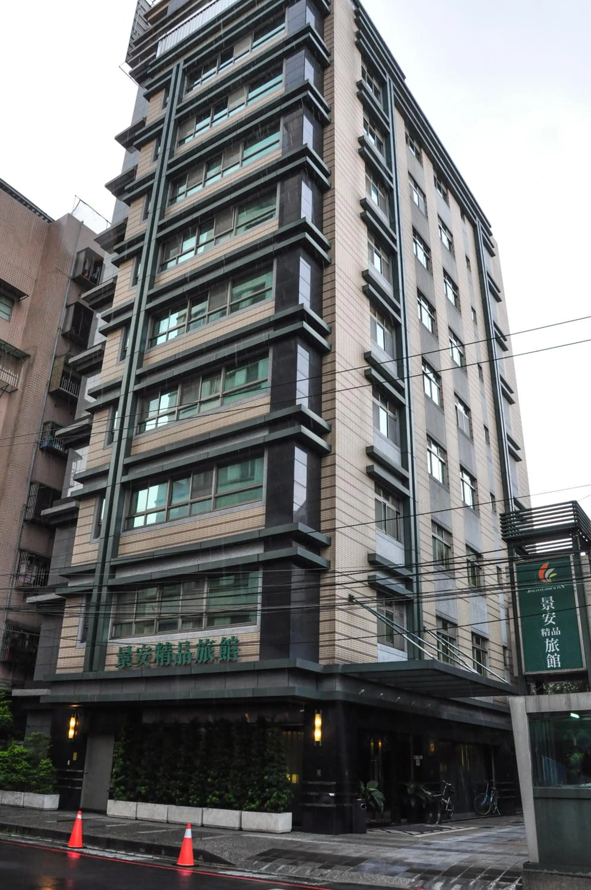 Property building in Jingan Classic Inn