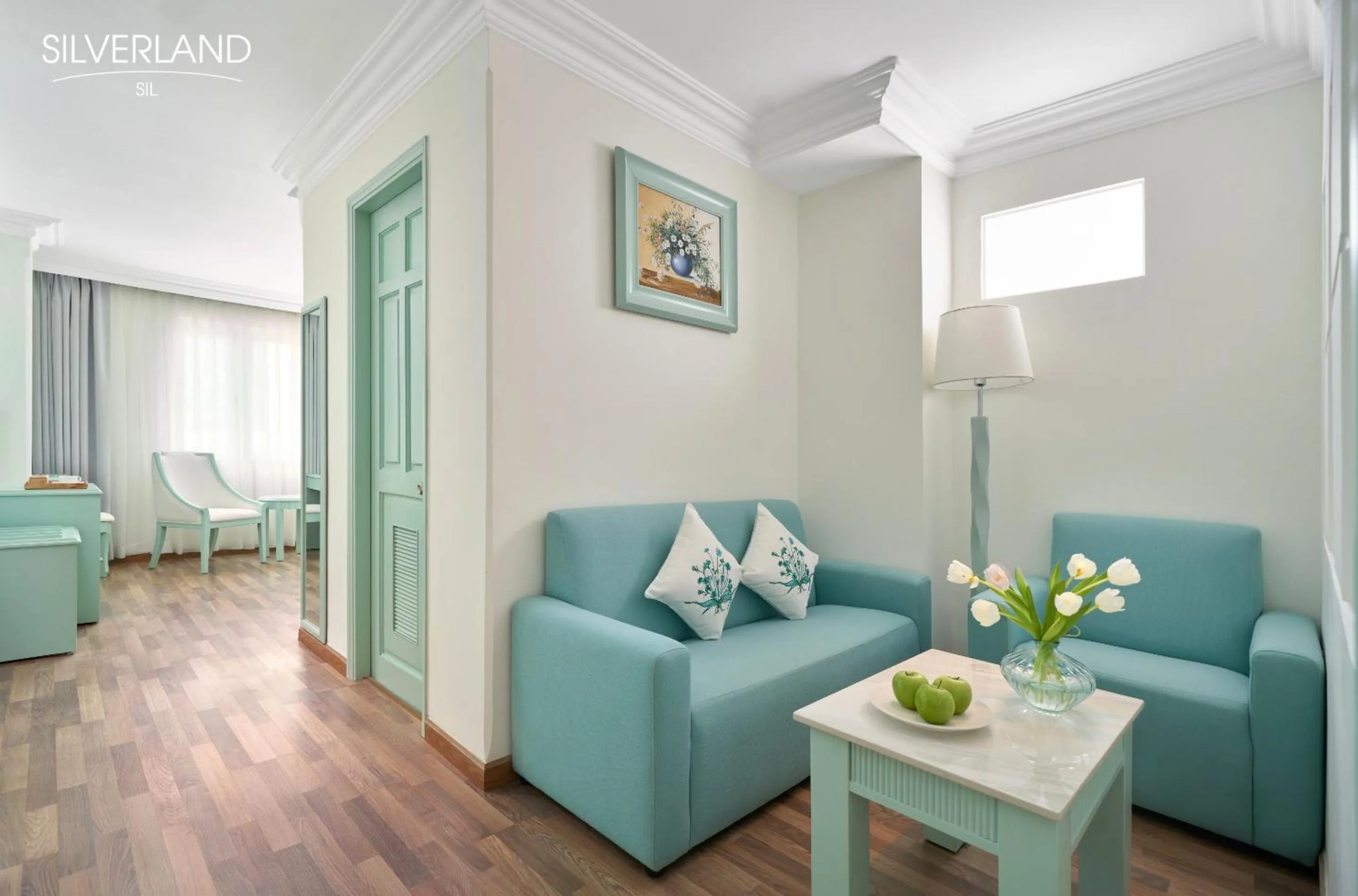 Seating area in Silverland Sil Hotel