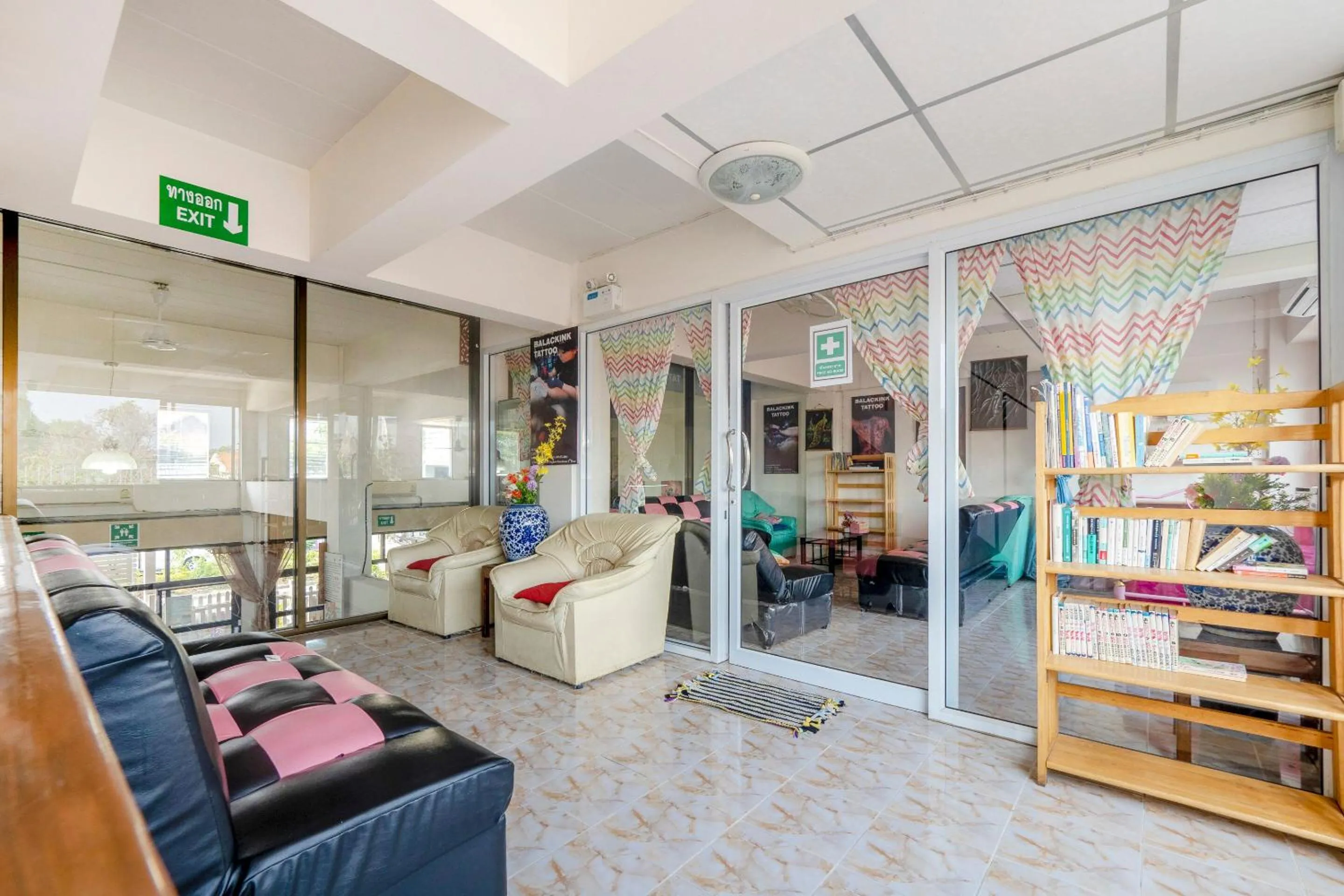 Lobby or reception in OYO 906 Bann One Love