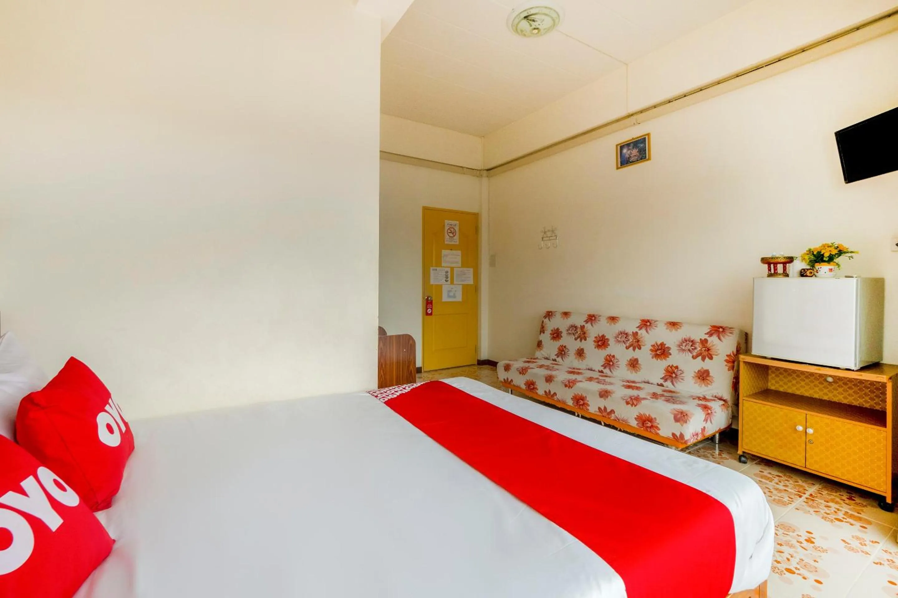 Bedroom in OYO 906 Bann One Love