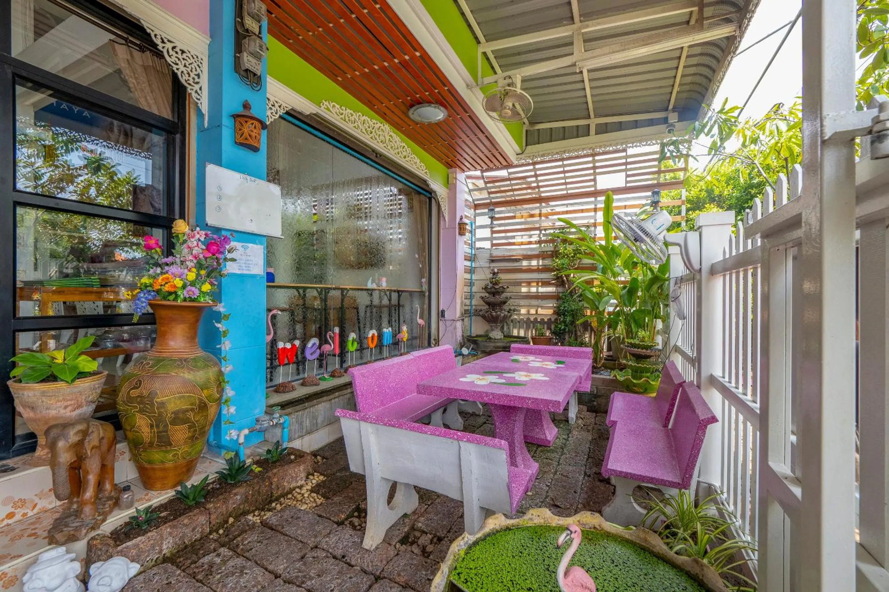 Lobby or reception, Restaurant/Places to Eat in OYO 906 Bann One Love