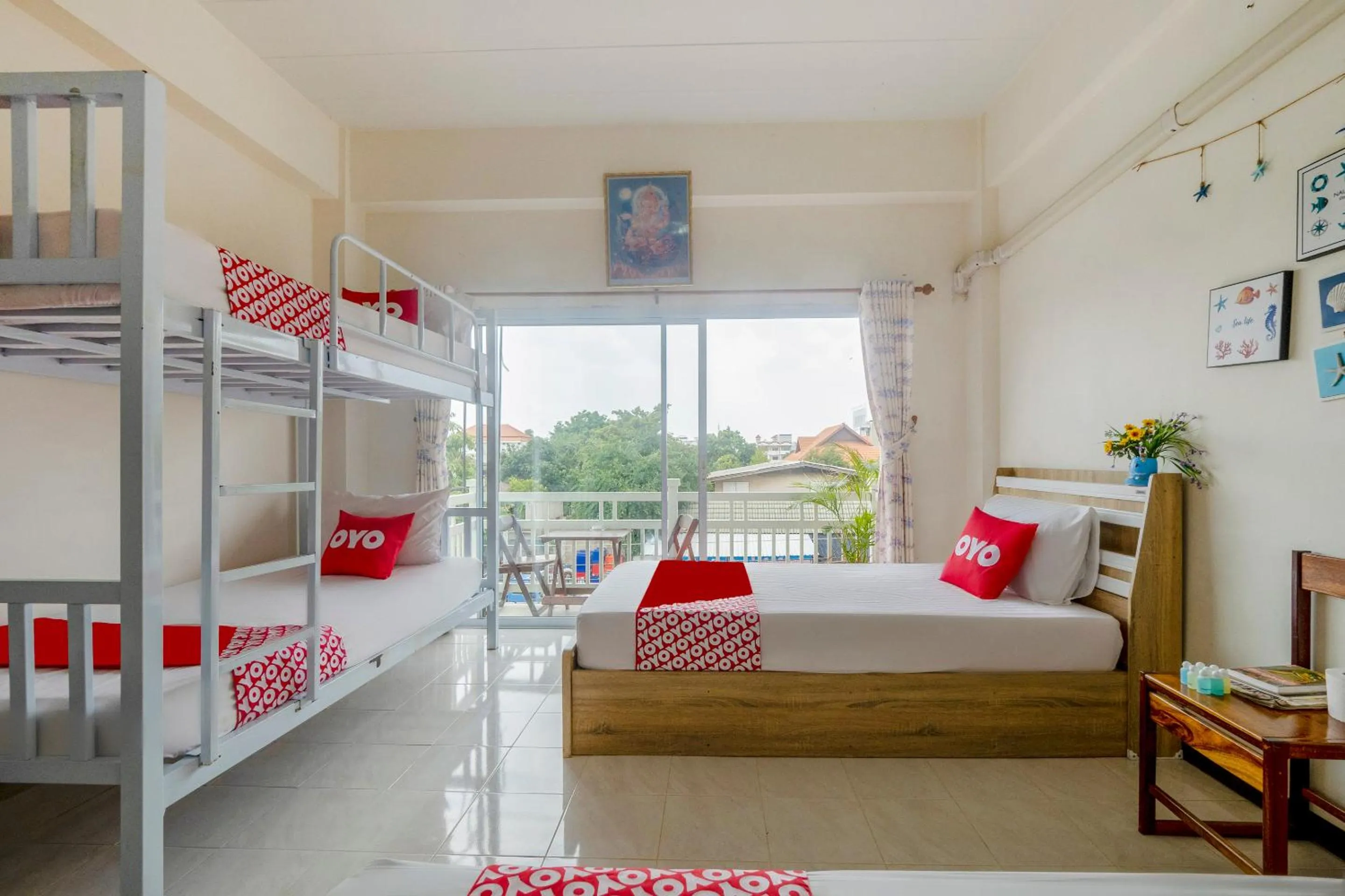 Photo of the whole room in OYO 906 Bann One Love