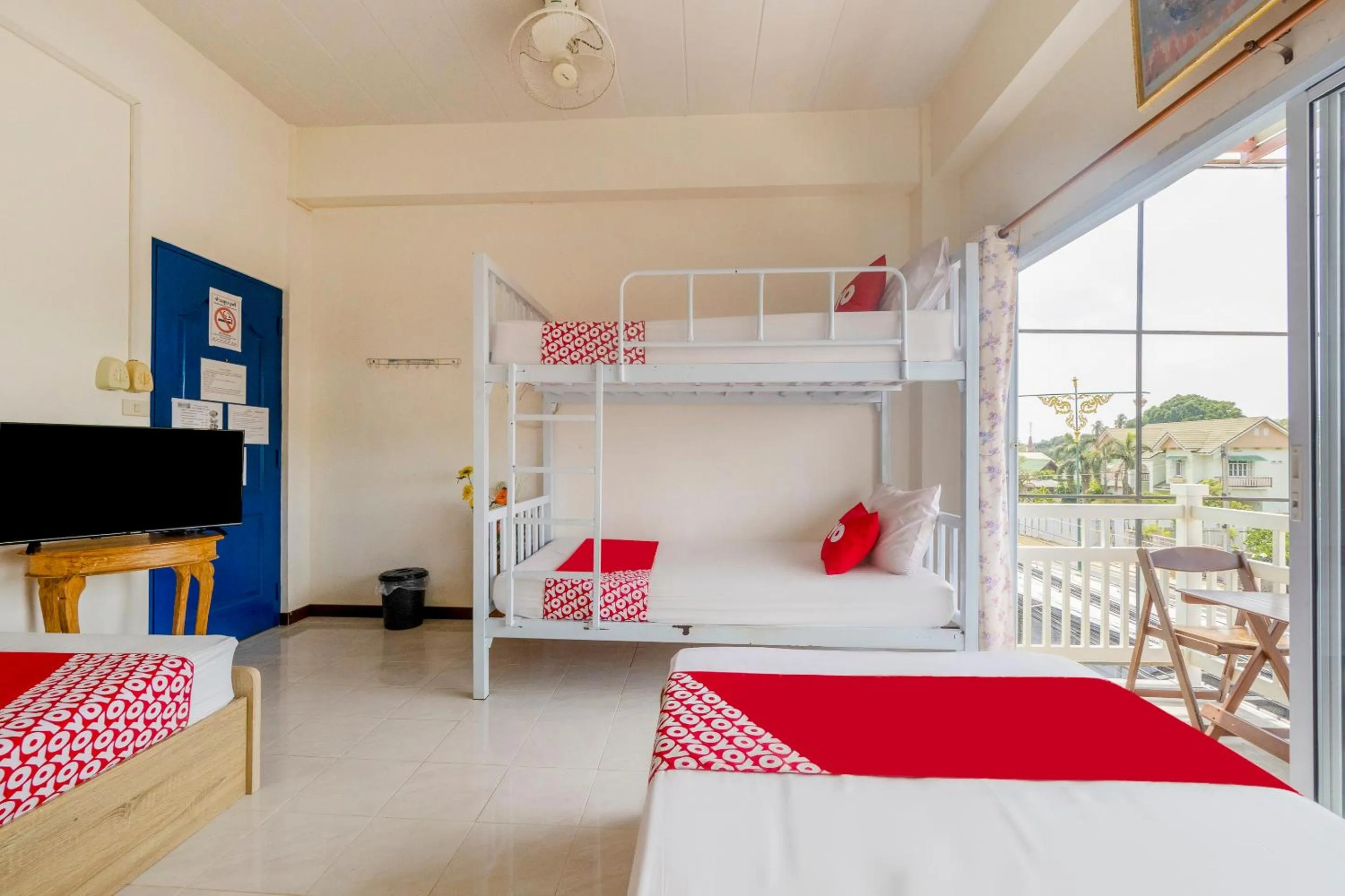 bunk bed in OYO 906 Bann One Love