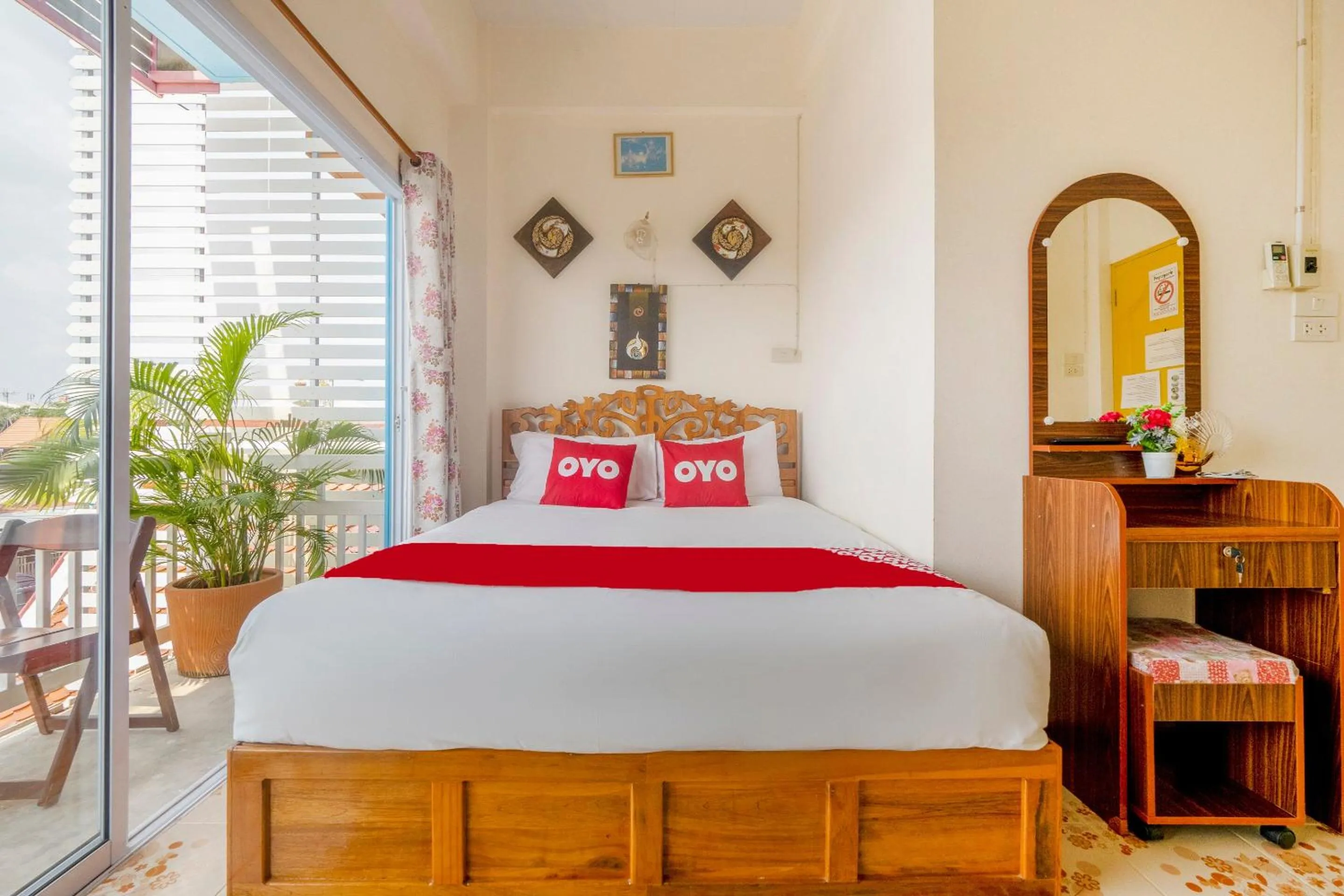 Bedroom in OYO 906 Bann One Love