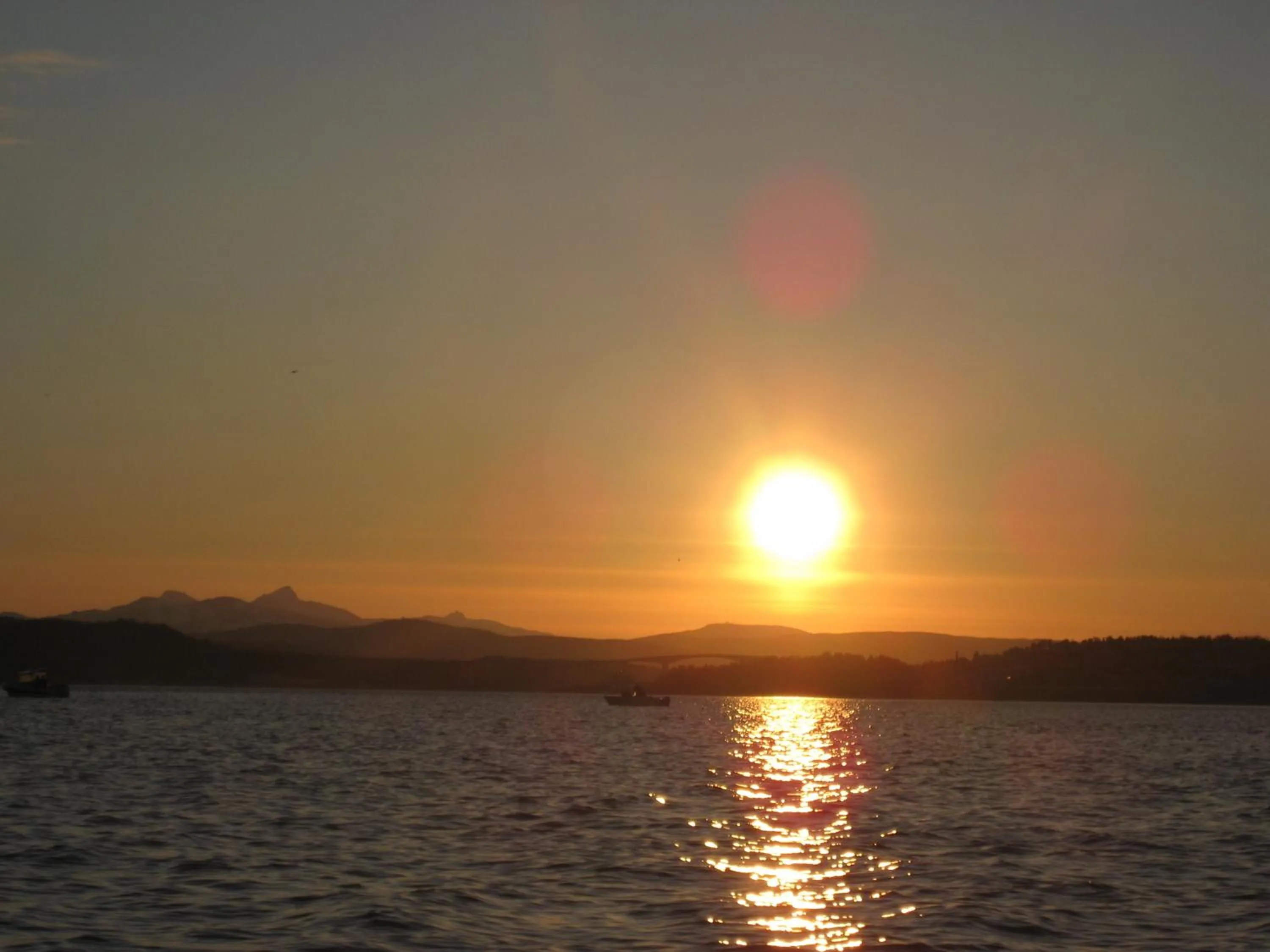 Night in Furoy Hotel Apartments and Boating