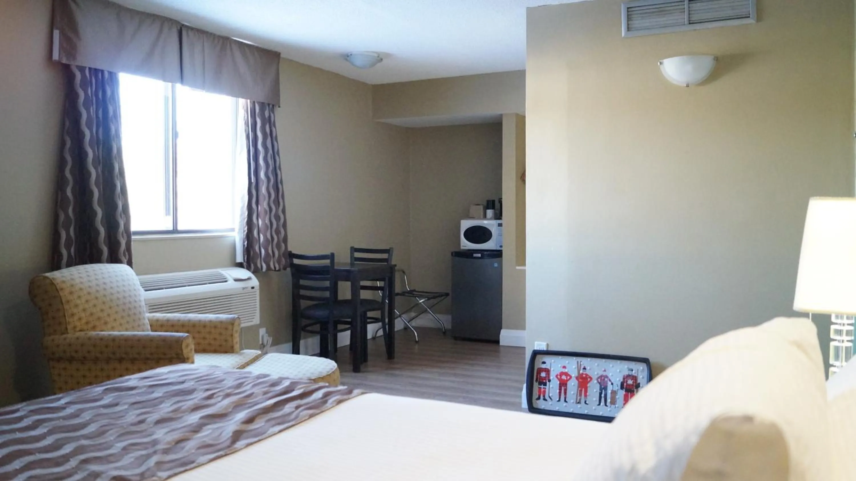 Coffee/tea facilities in red maple inn and suites