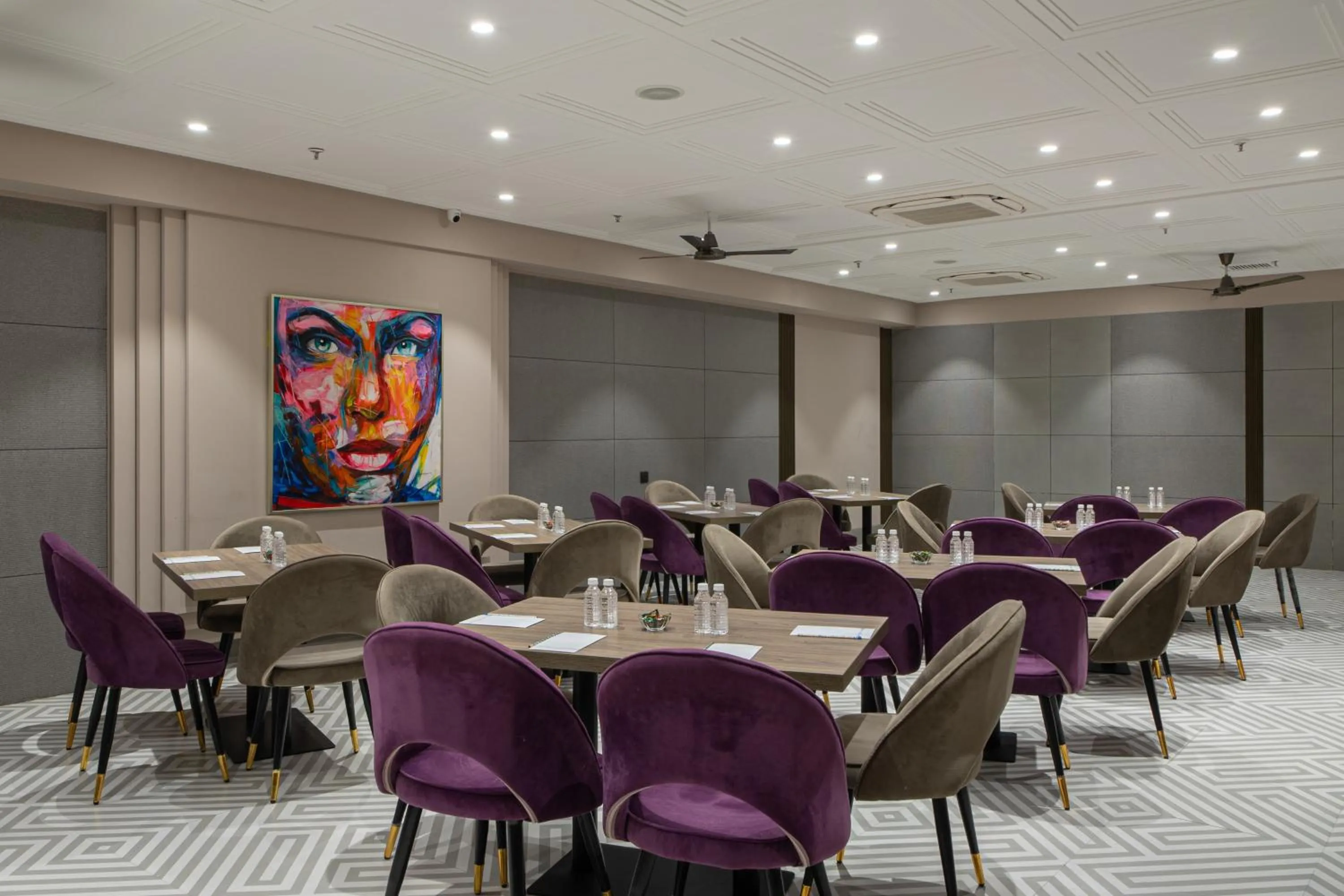 Restaurant/places to eat in Hotel Sunstar Grand