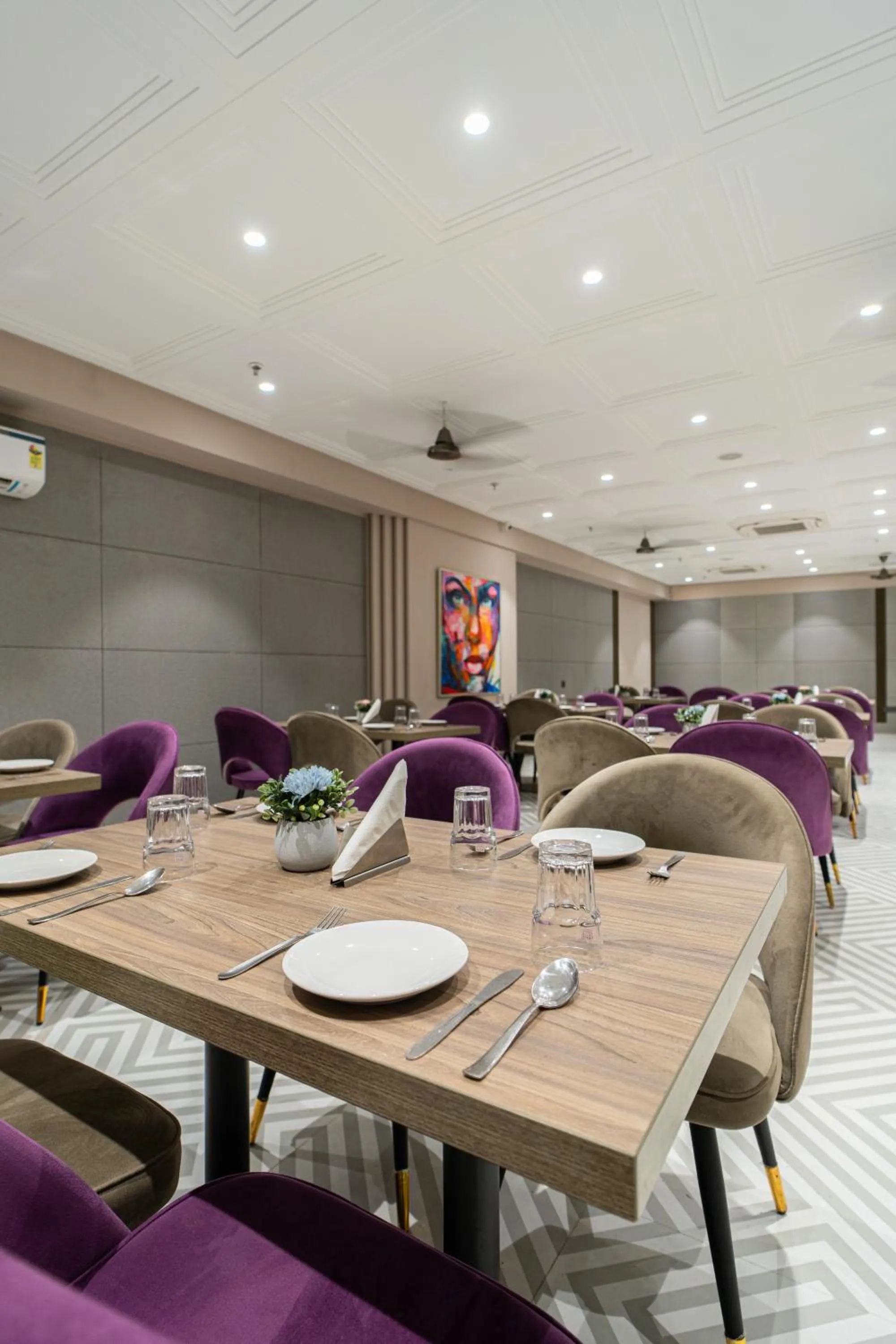 Restaurant/places to eat in Hotel Sunstar Grand