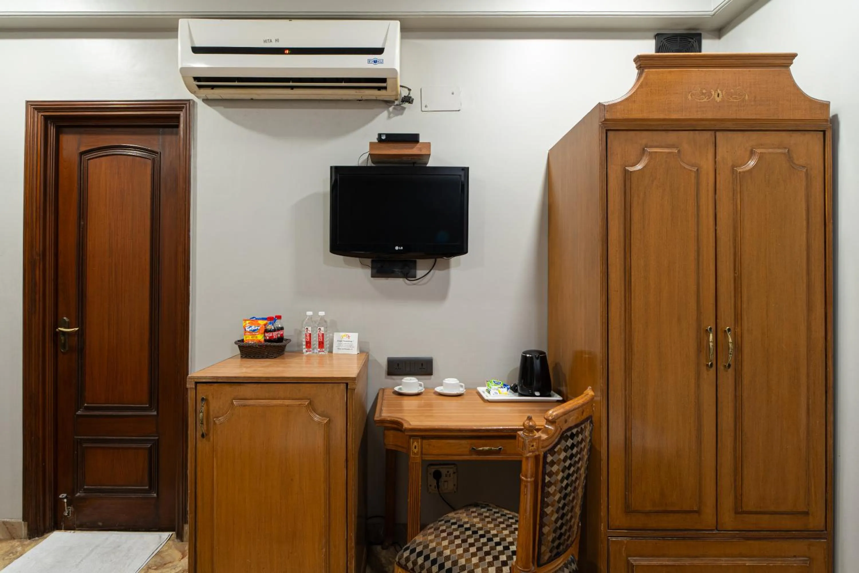 TV and multimedia in Hotel Sunstar Grand