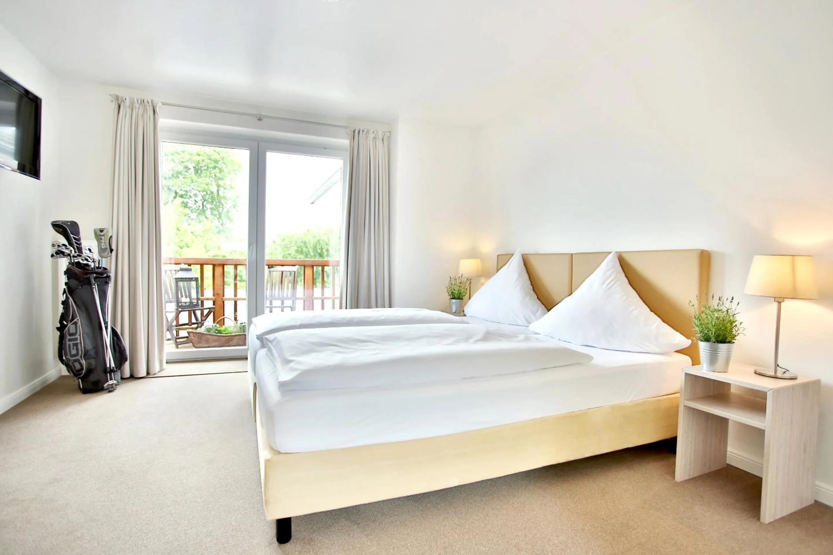 Photo of the whole room, Bed in Bergers-Landgasthof