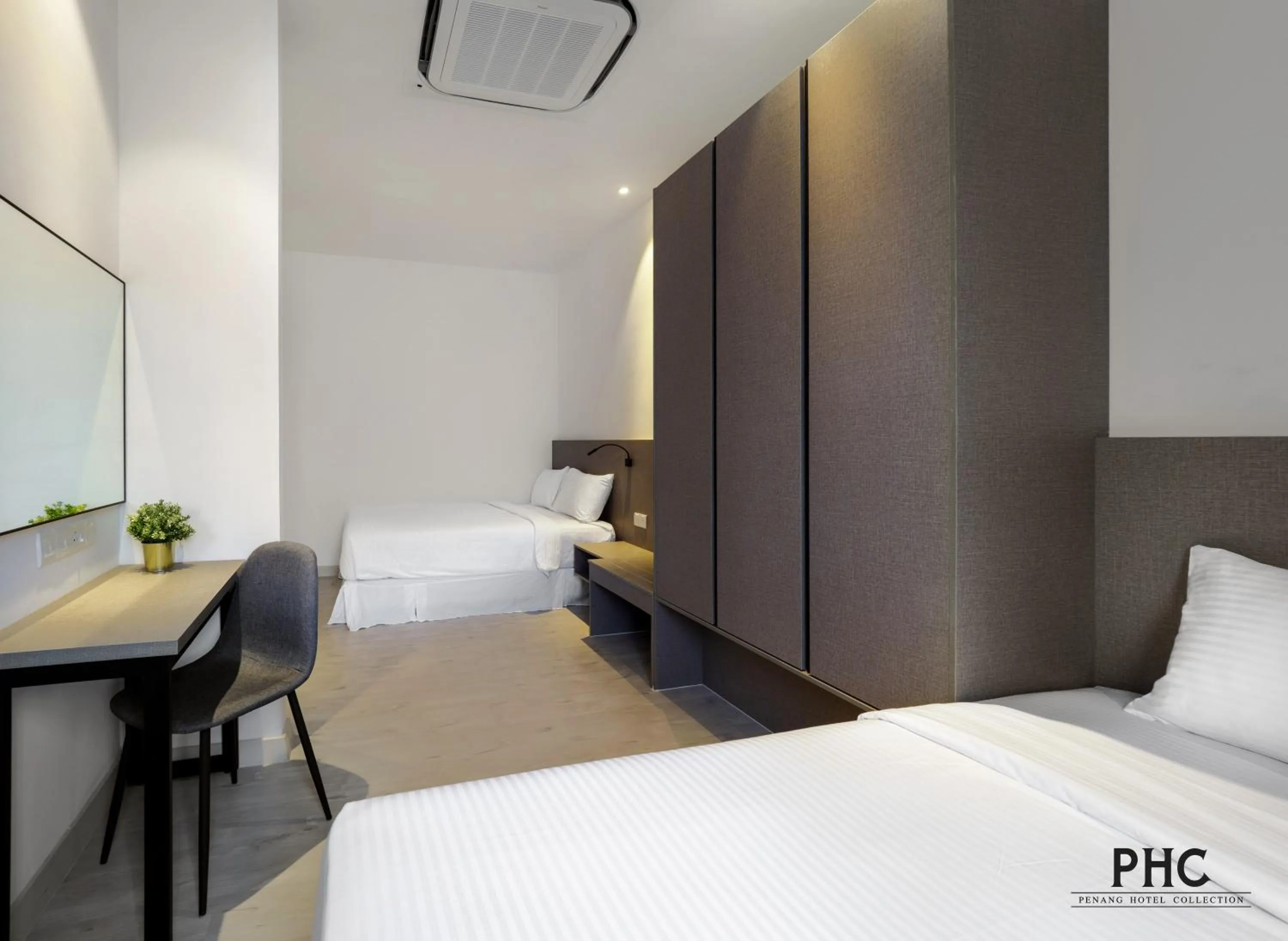 Bed in Hutton Central Hotel Managed by The Ascott Limited