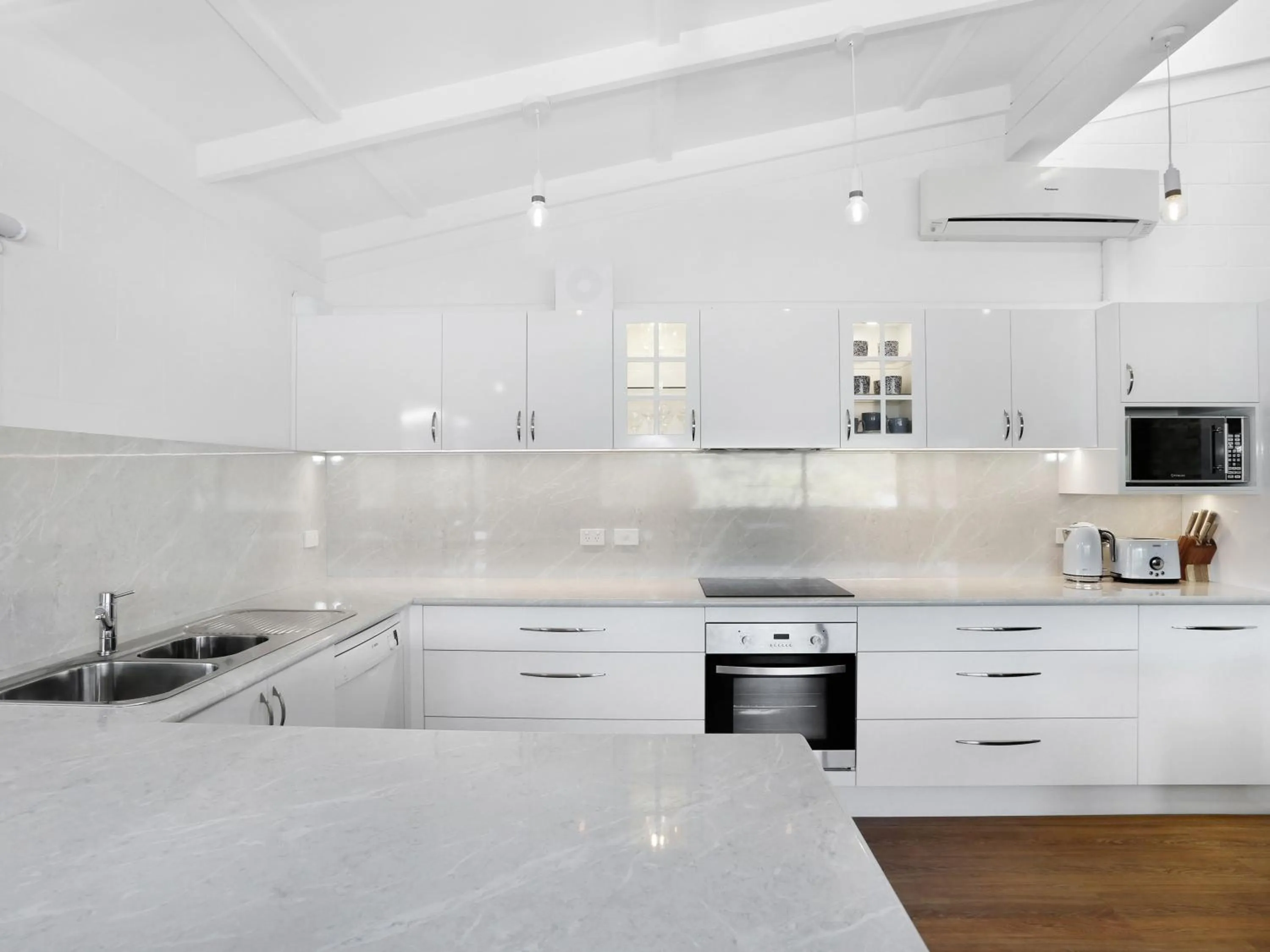 Coffee/tea facilities in Blue River Apartments