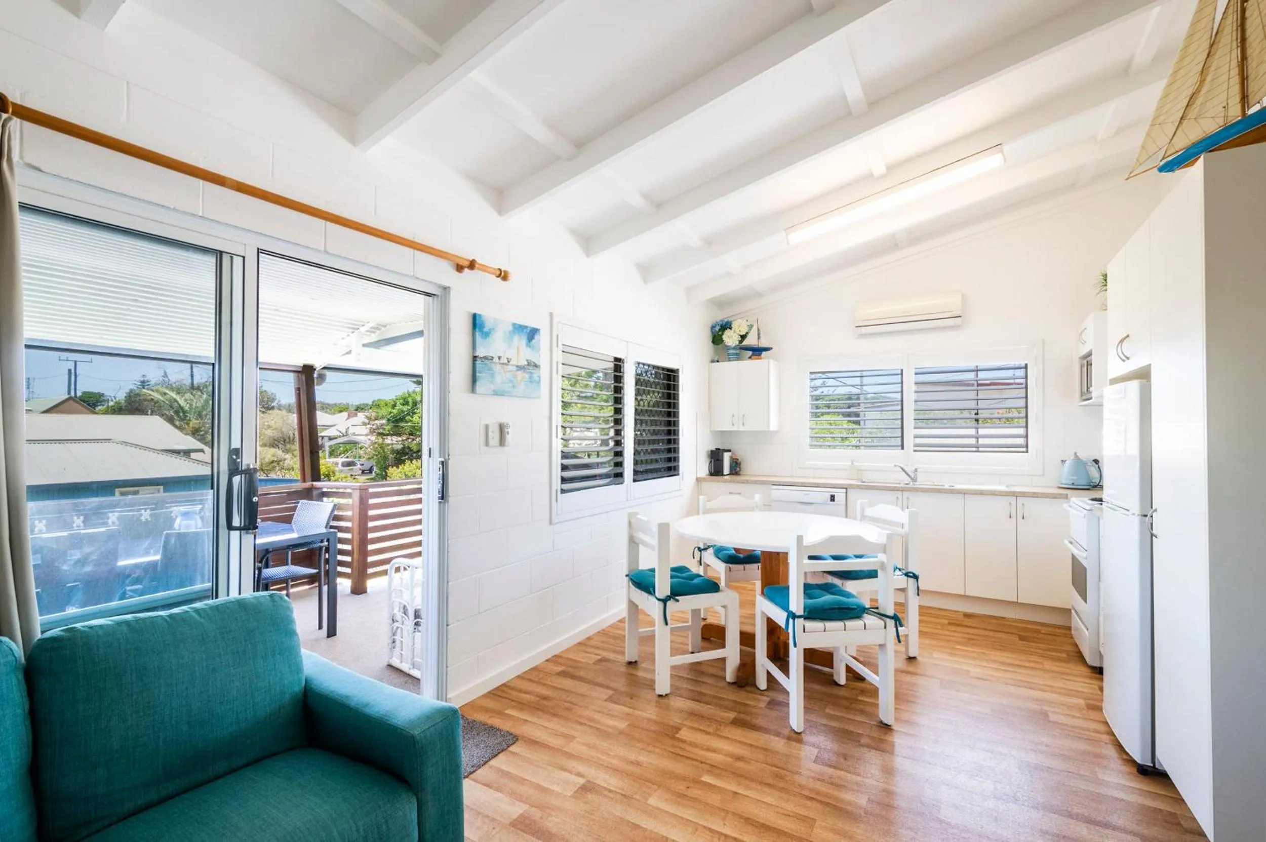 Dining area in Blue River Apartments